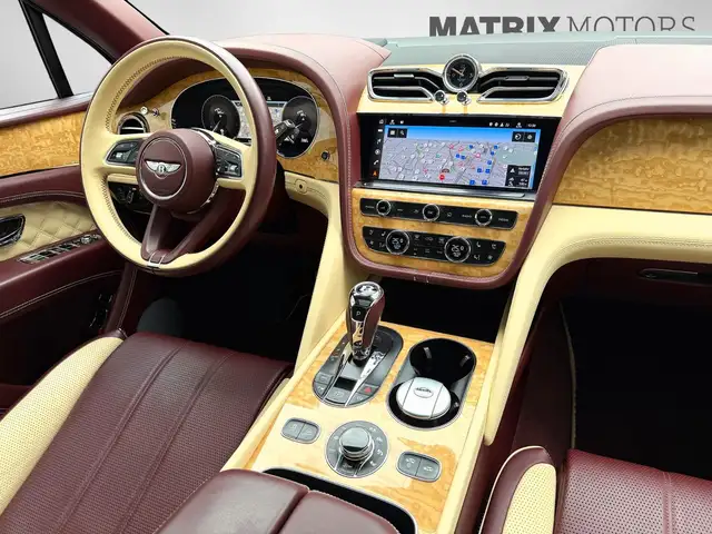 Bentley Bentayga view 7