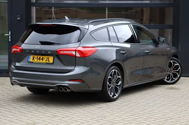 Ford Focus view 2