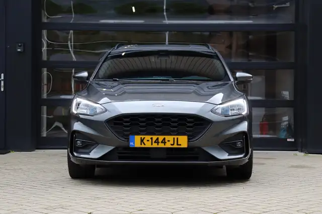 Ford Focus view 23