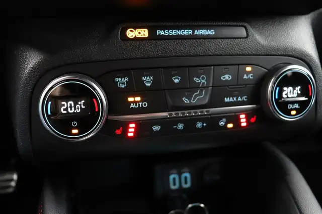 Ford Focus view 28