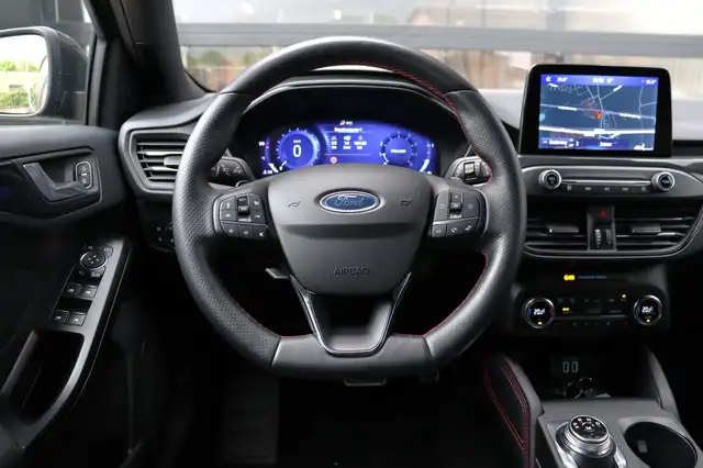 Ford Focus view 3
