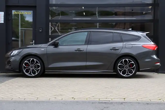 Ford Focus view 11