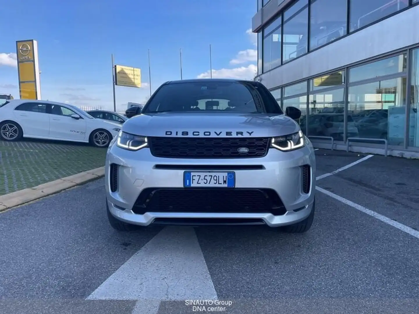 Land Rover Discovery Sport 2.0D I4-L.Flw 150 CV AWD Auto R-Dynamic SE Zilver - 2