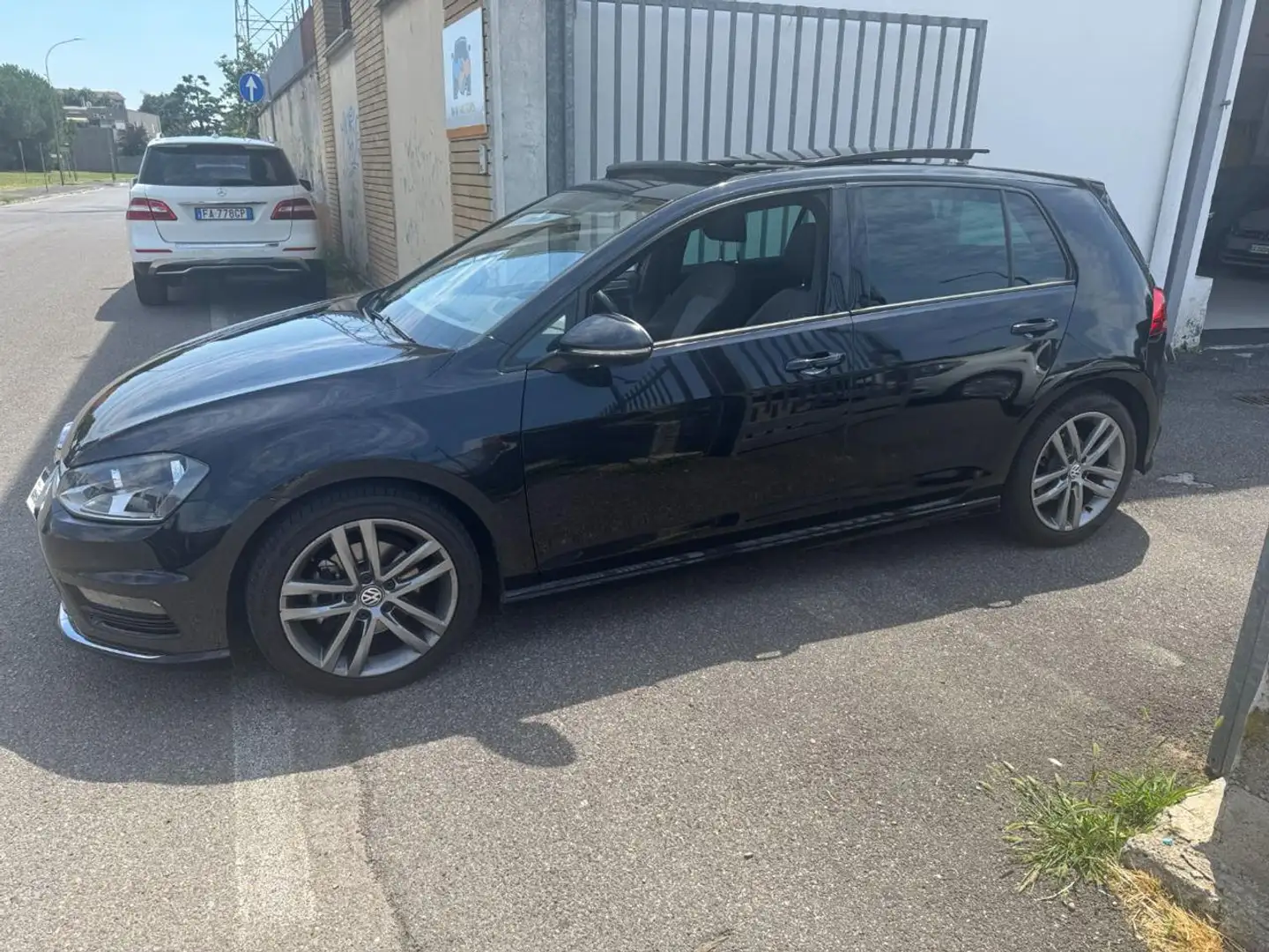 Volkswagen Golf 1.6 TDI 110 CV 5p. R-LINE   * UNICO PROPRIETARIO * Nero - 2