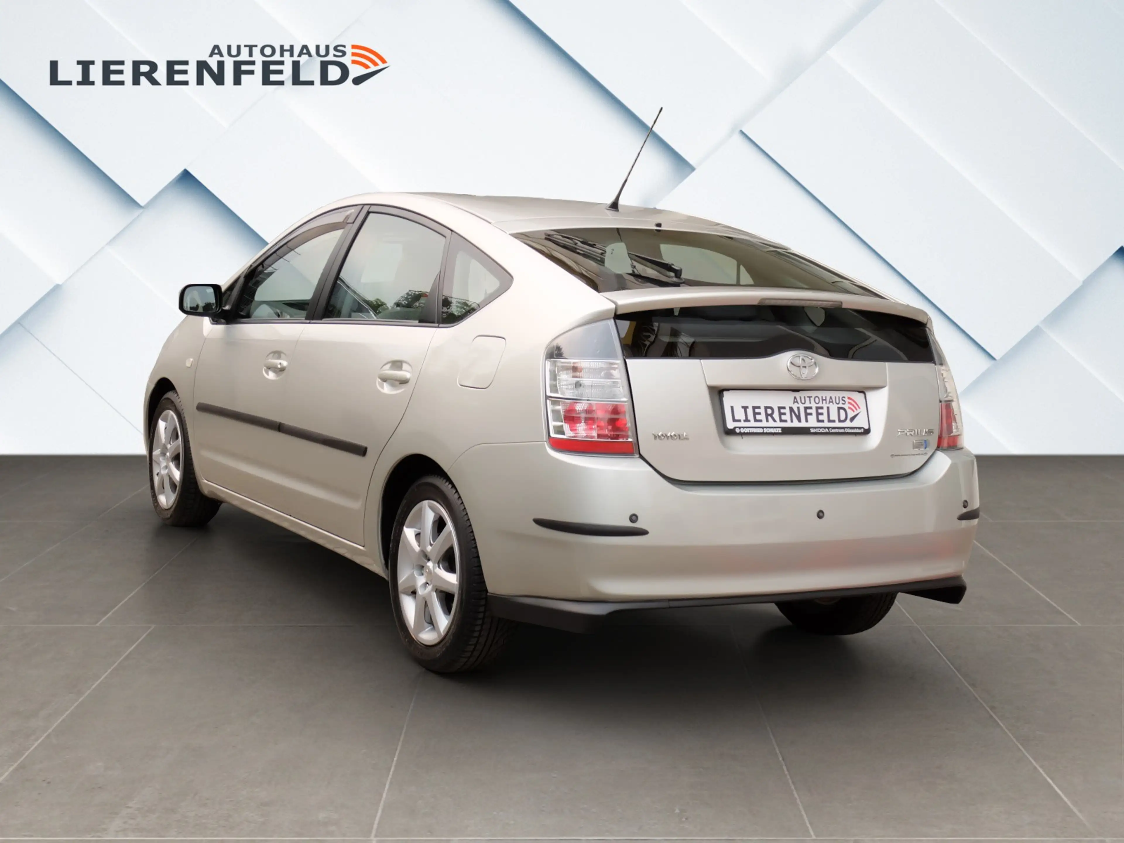 Toyota Prius+ Prius Sol nur 68 Tkm wie neu — photo 4