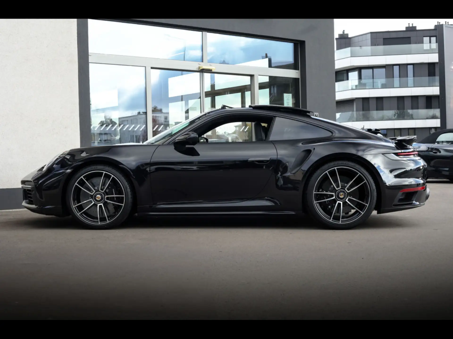 포르쉐 911 Turbo S Coupe 2024 검정 사진 2