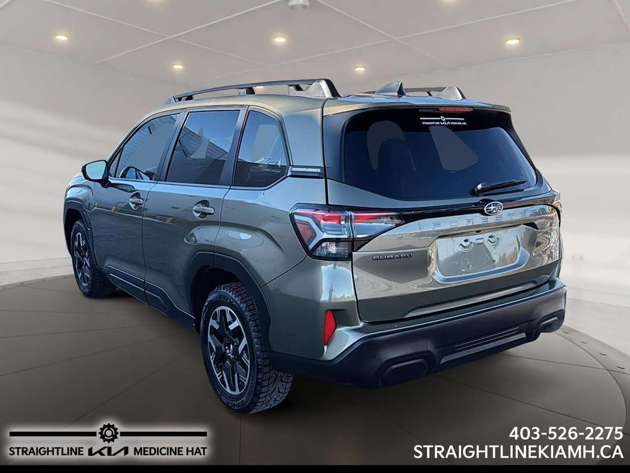 2025 Subaru Forester Convenience low kms, awd confidence, one owner, cl — снимка 1