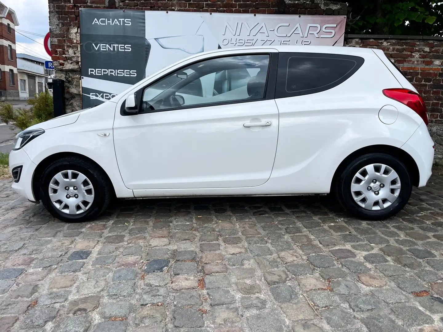 Hyundai i20 Coupé 1.2i Sport Wit - 2