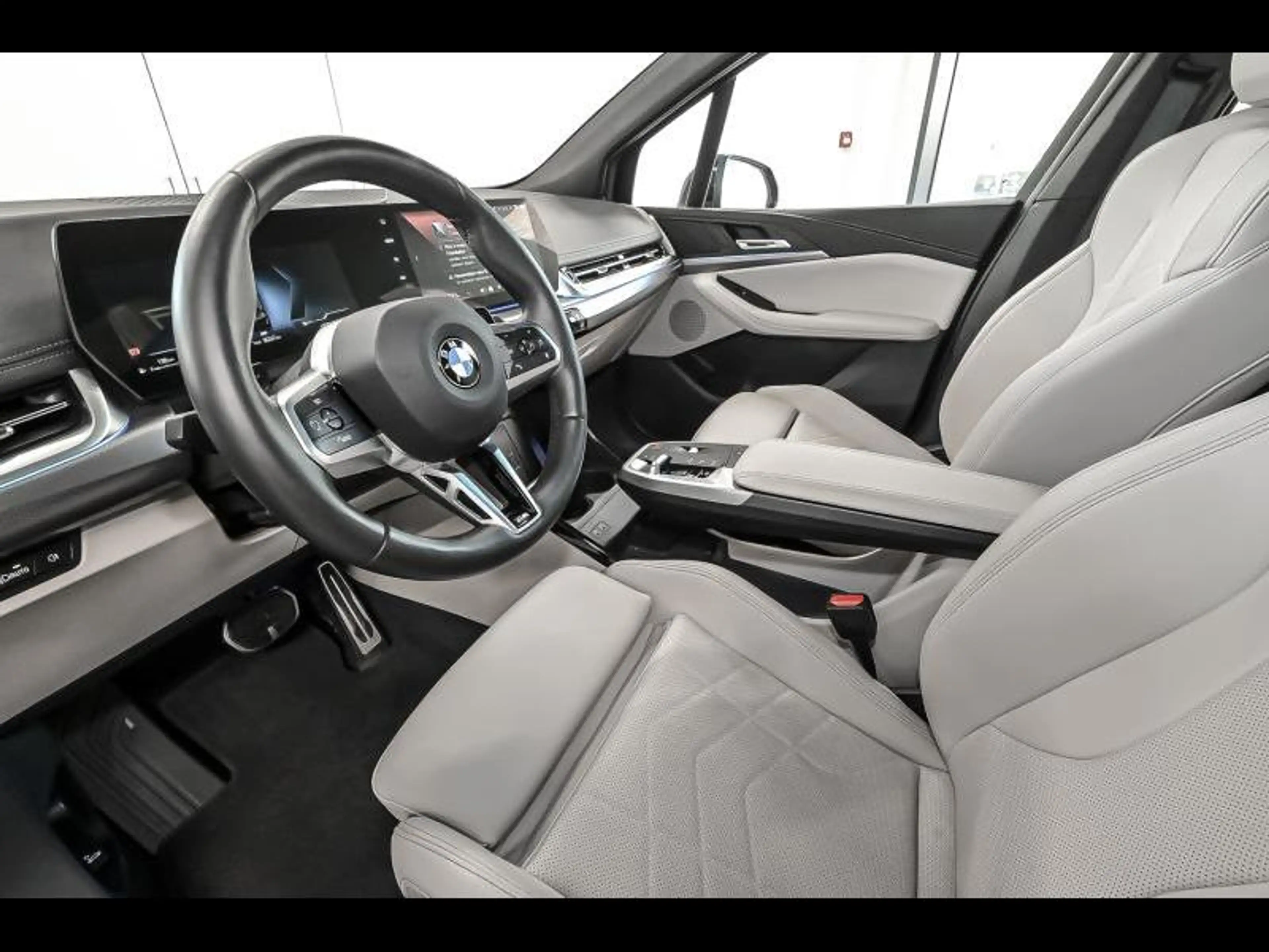 BMW 220 Active Tourer — photo 6