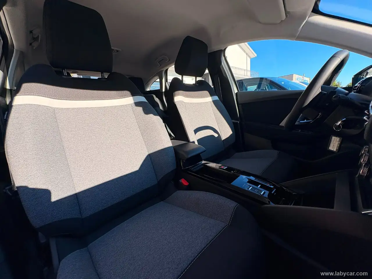 2025 Citroen C4 Hybrid 110 e-DCS6 You, photograph 11