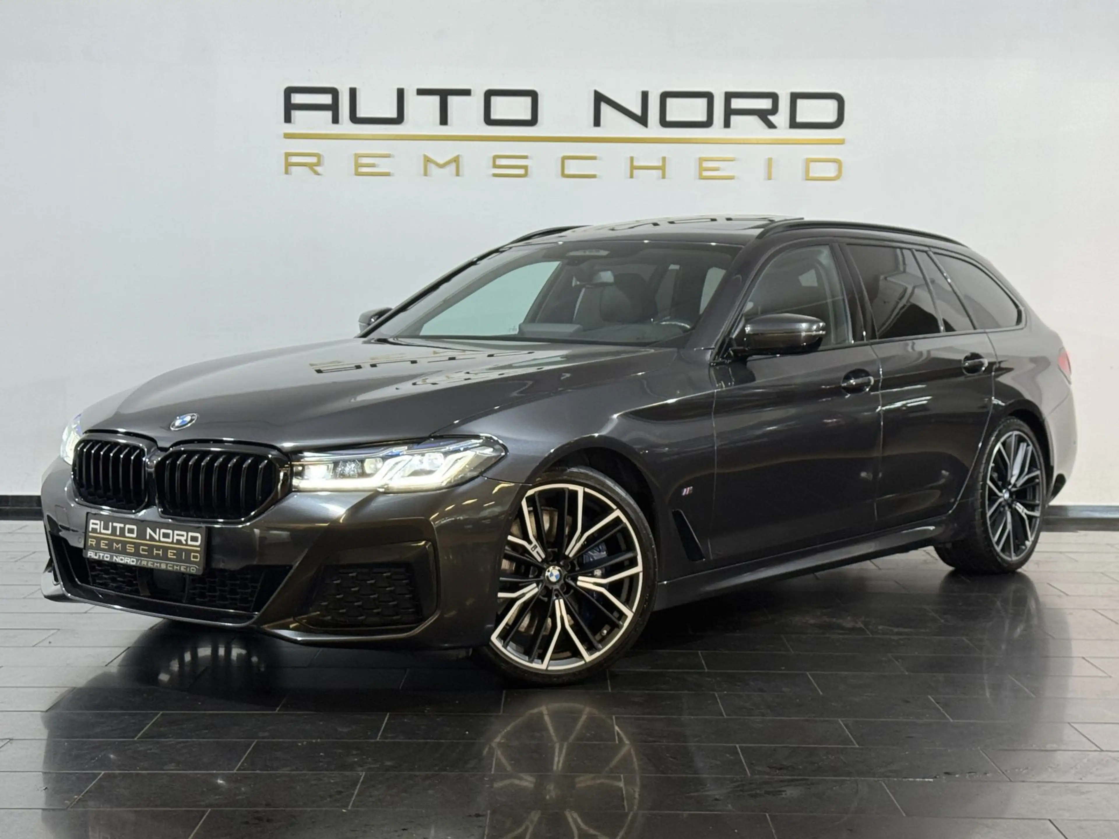 BMW 540 d xDrive M-Sport*LCI*AHK*Pano*Laser*Memory*