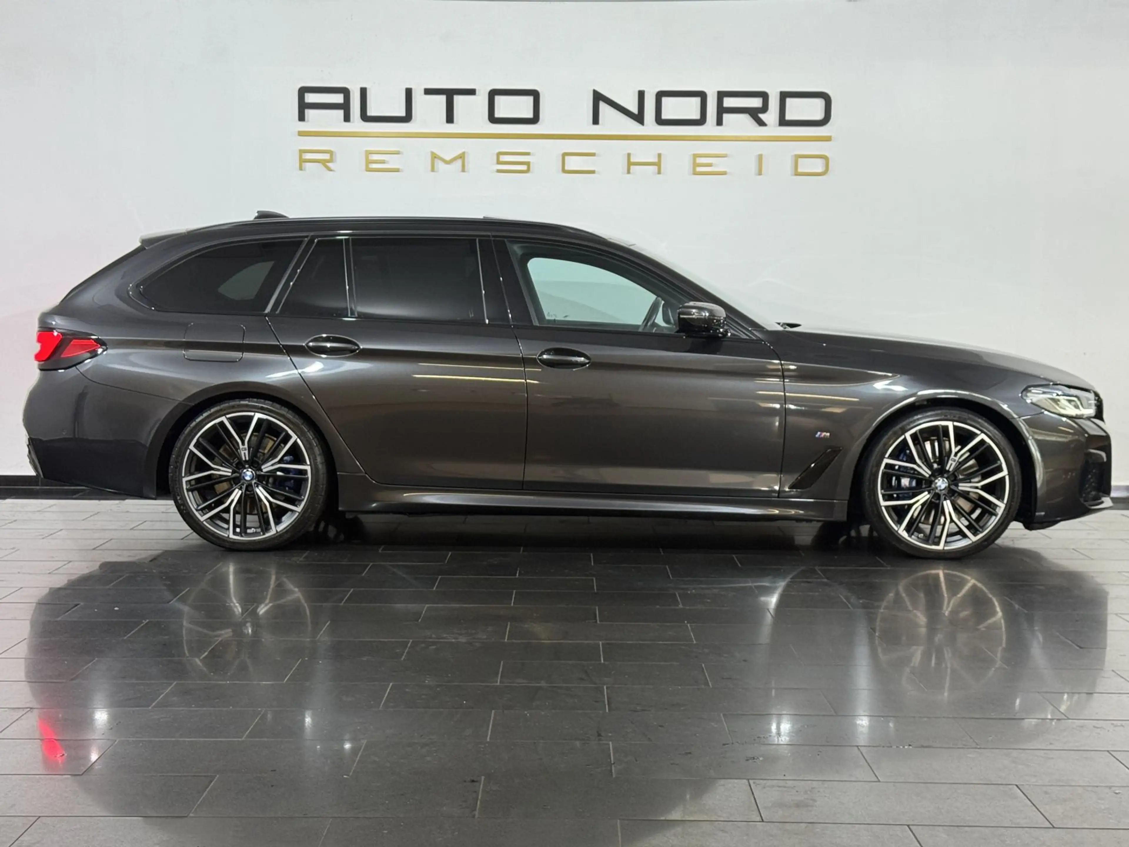 BMW 540 d xDrive M-Sport*LCI*AHK*Pano*Laser*Memory* — photo 4