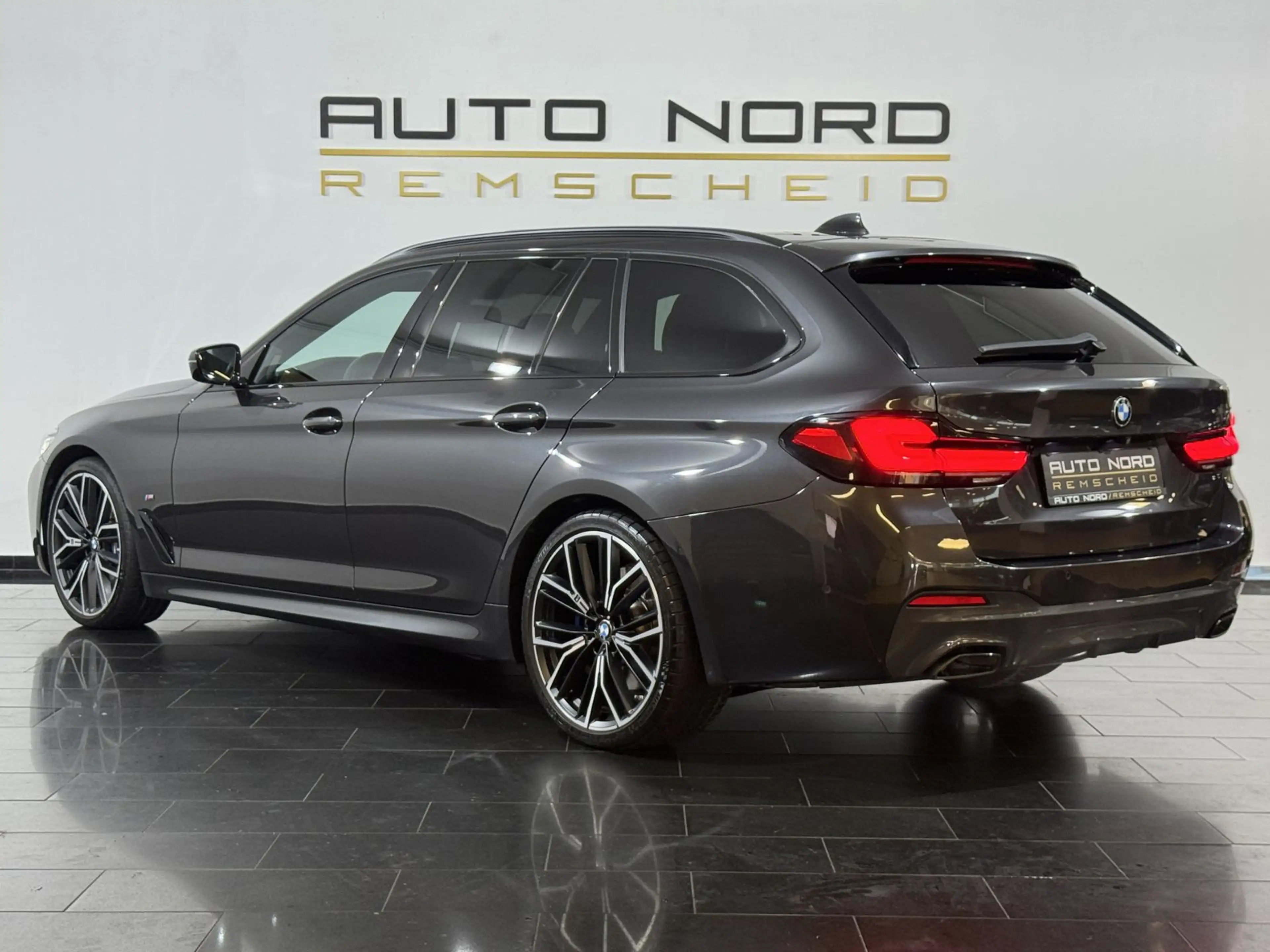 BMW 540 d xDrive M-Sport*LCI*AHK*Pano*Laser*Memory* — photo 7