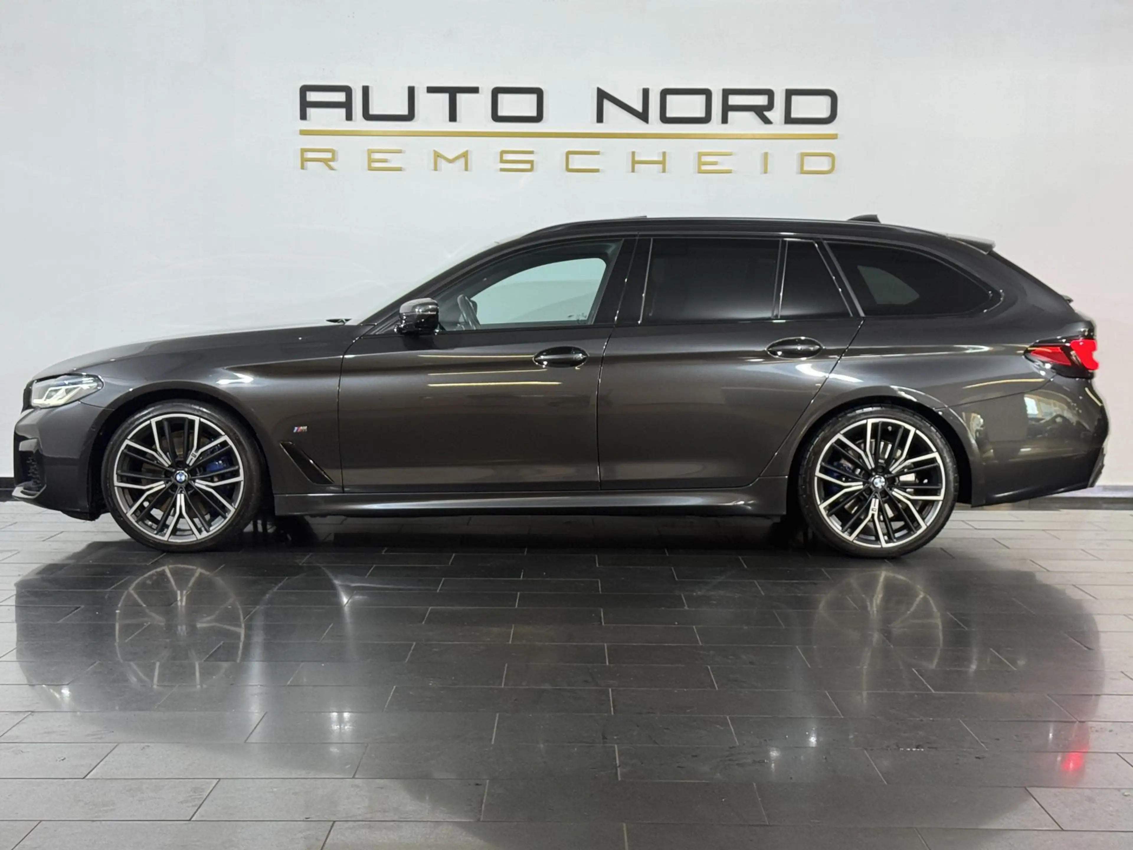 BMW 540 d xDrive M-Sport*LCI*AHK*Pano*Laser*Memory* — photo 8