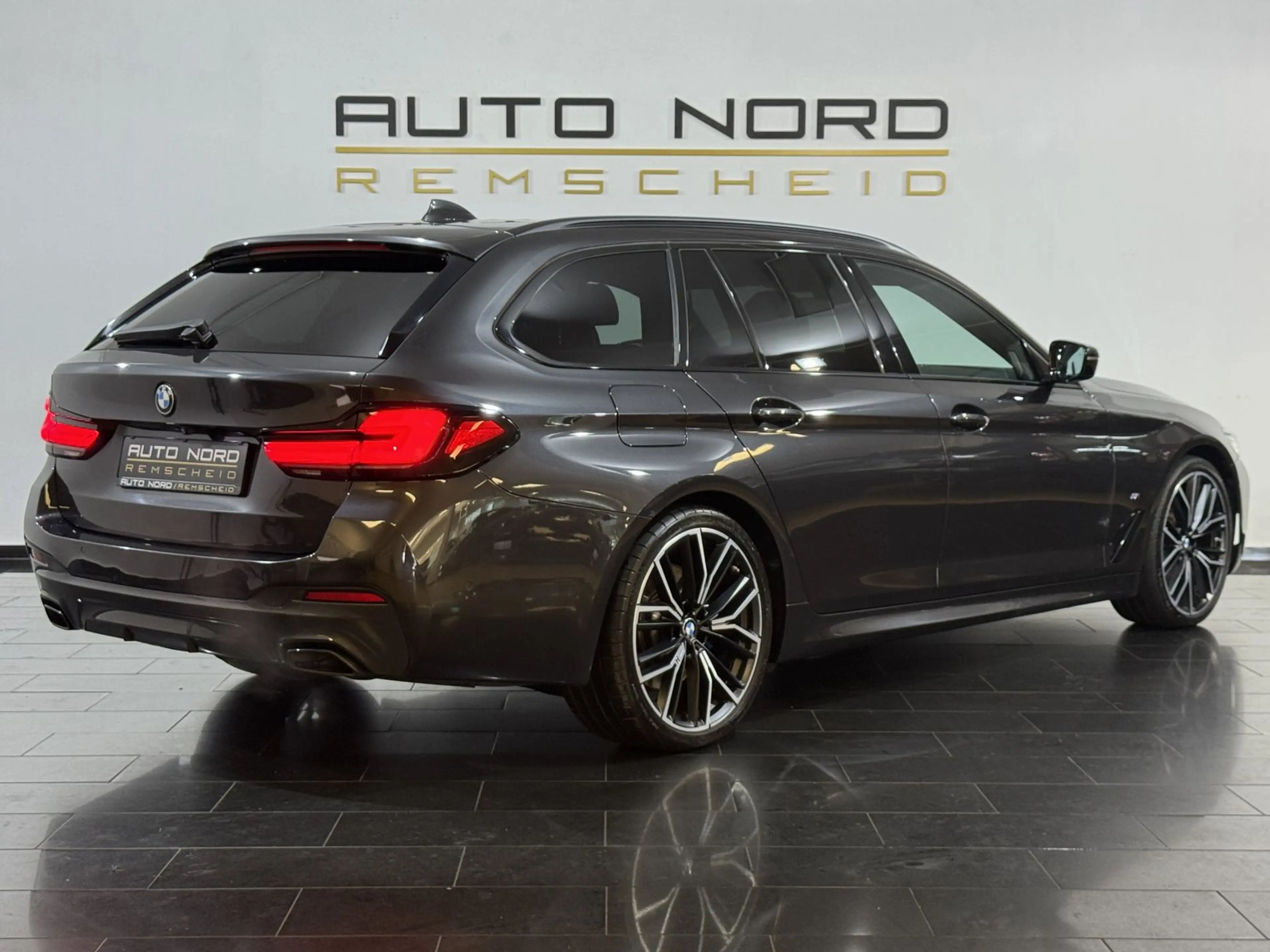 BMW 540 d xDrive M-Sport*LCI*AHK*Pano*Laser*Memory* — photo 5