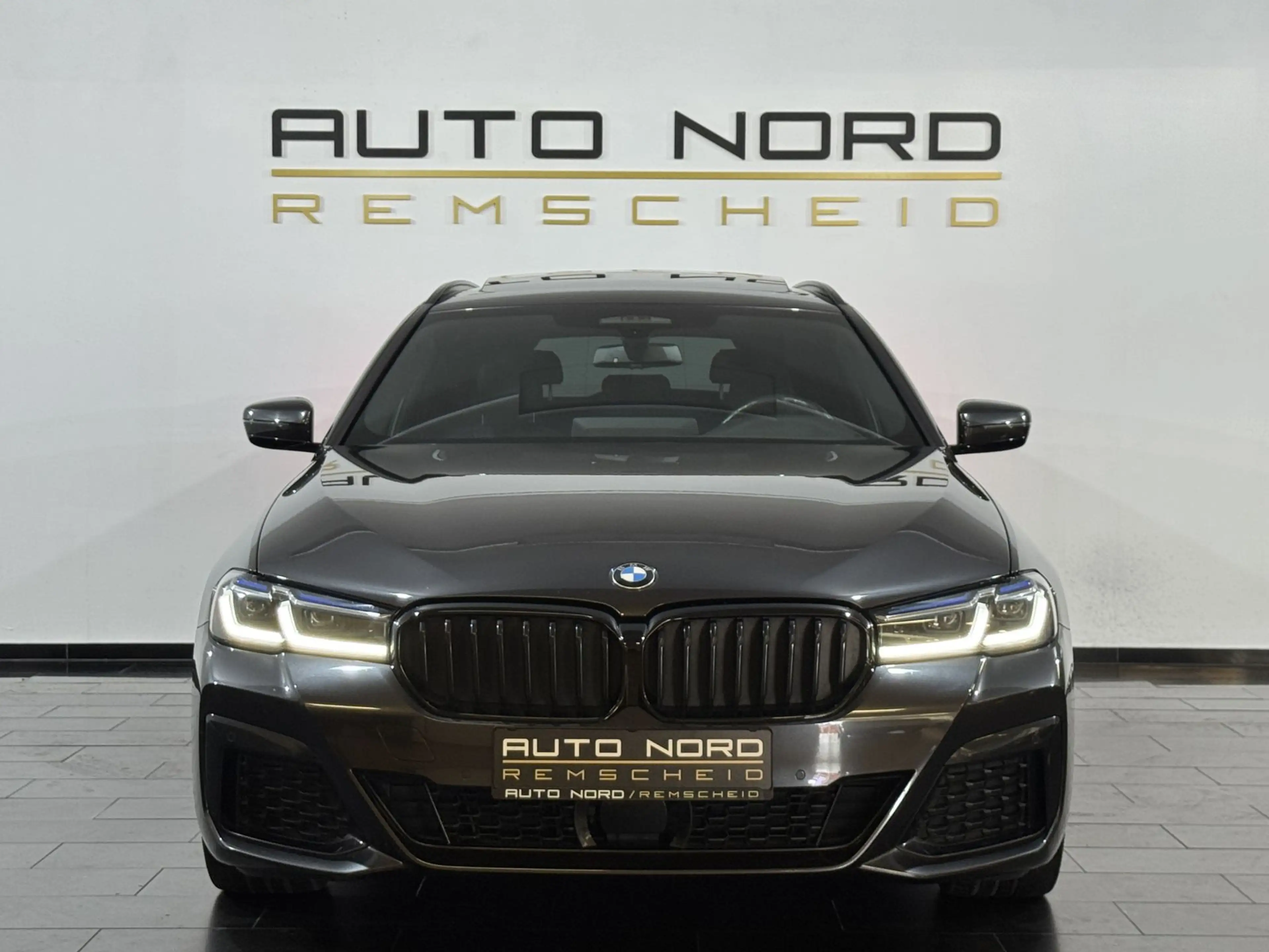 BMW 540 d xDrive M-Sport*LCI*AHK*Pano*Laser*Memory* — photo 2