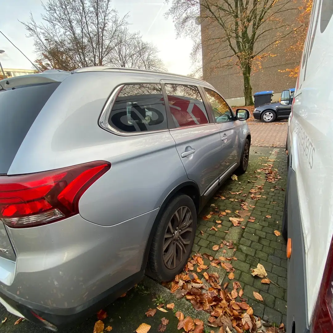 Mitsubishi Outlander 2.2 DI-D 2WD Plus - 2