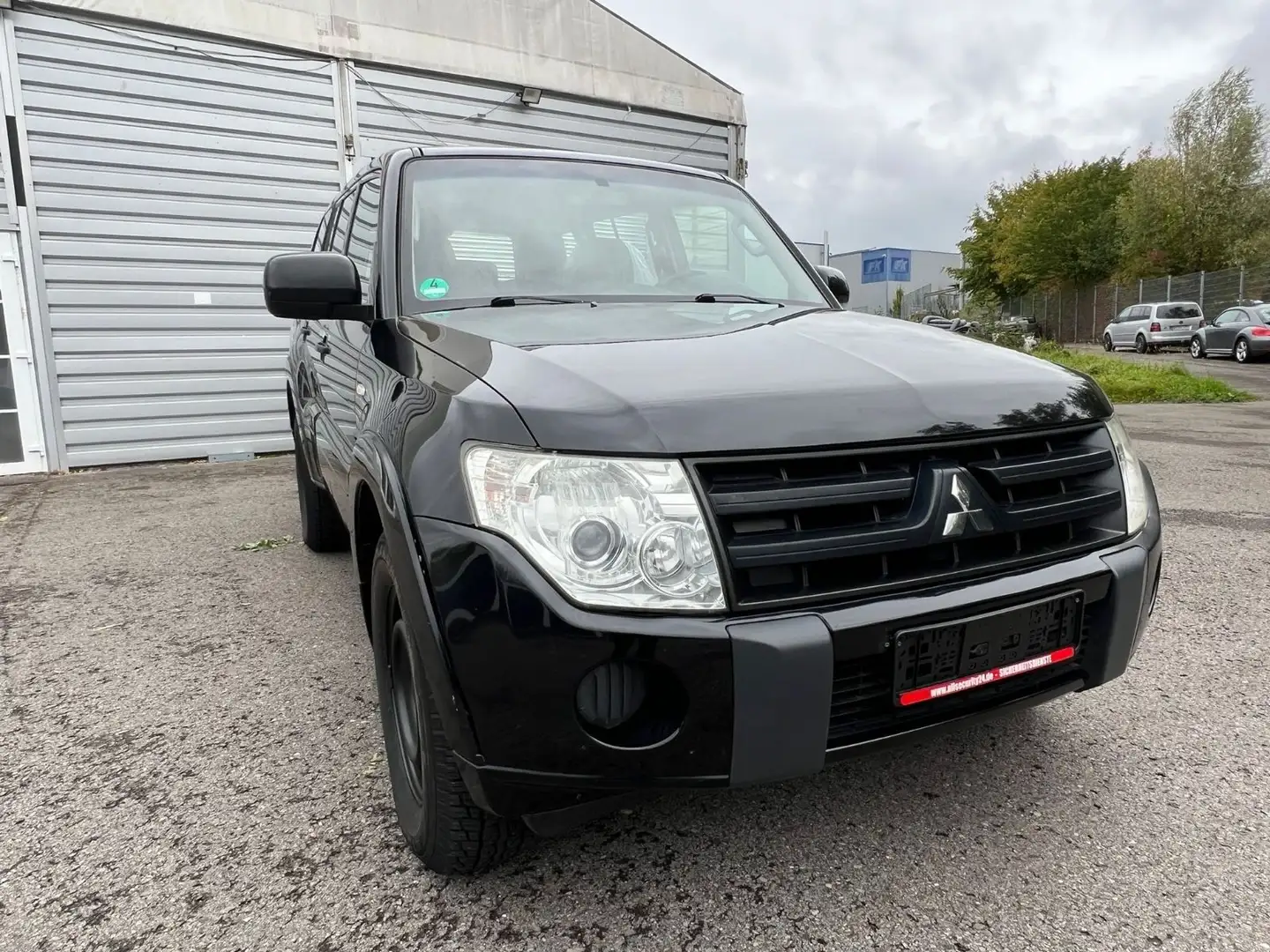 Mitsubishi Pajero 3.2 DI-D Inform Schwarz - 2