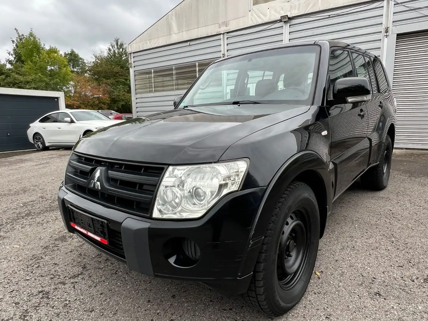 Mitsubishi Pajero 3.2 DI-D Inform Schwarz - 1