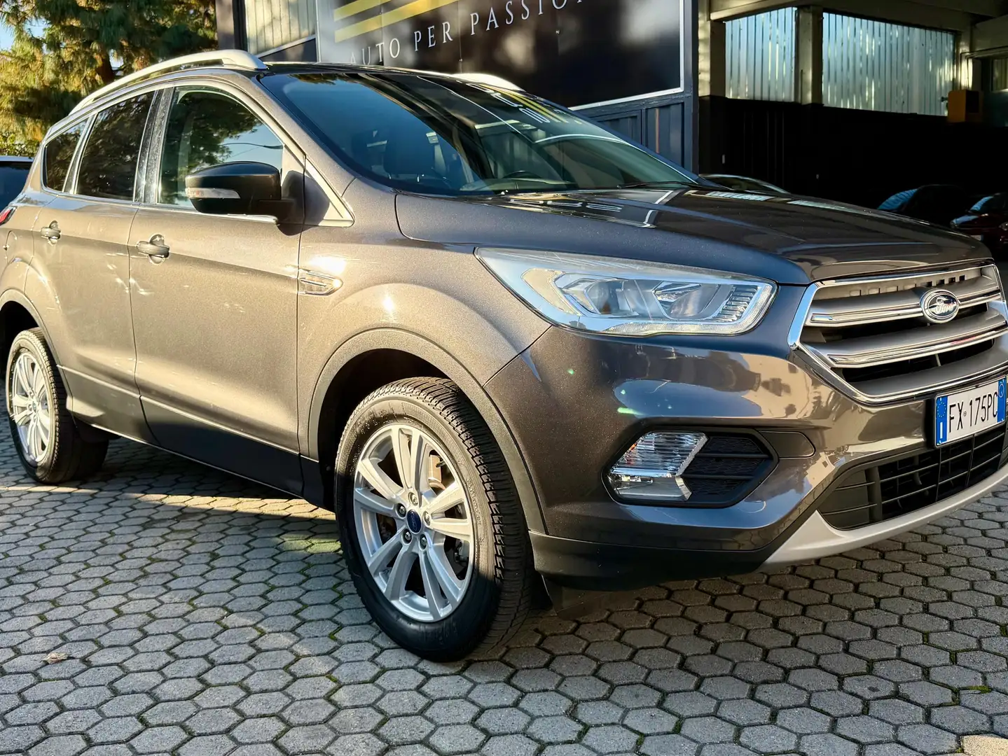 Ford Kuga FORD Kuga II  1.5 tdci Plus s EURO 6 Grau - 2