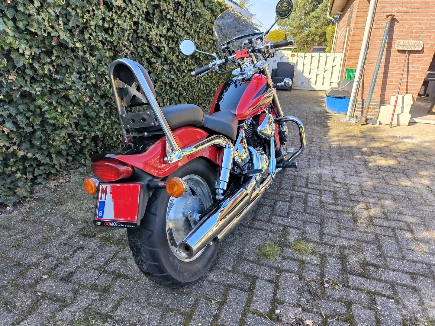 Suzuki VZ 800 Rojo - 2