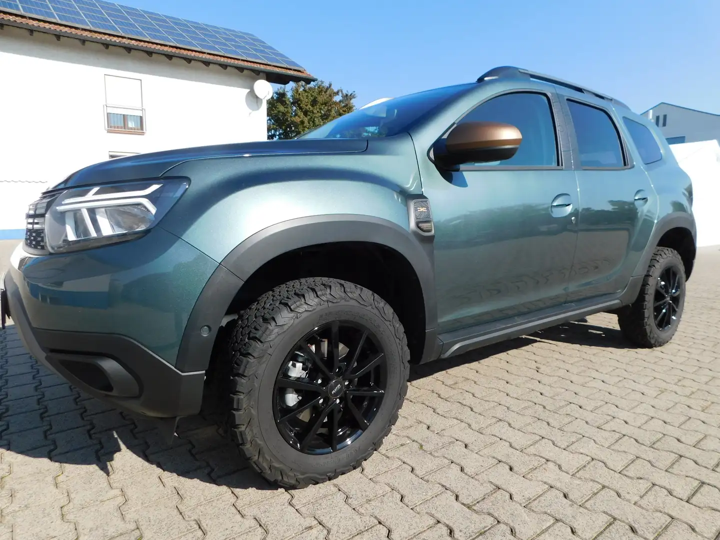 Dacia Duster Extreme 4WD+Off Road Fahrwerk+Reifen+AHK, 1.Hd.SH Grün - 2