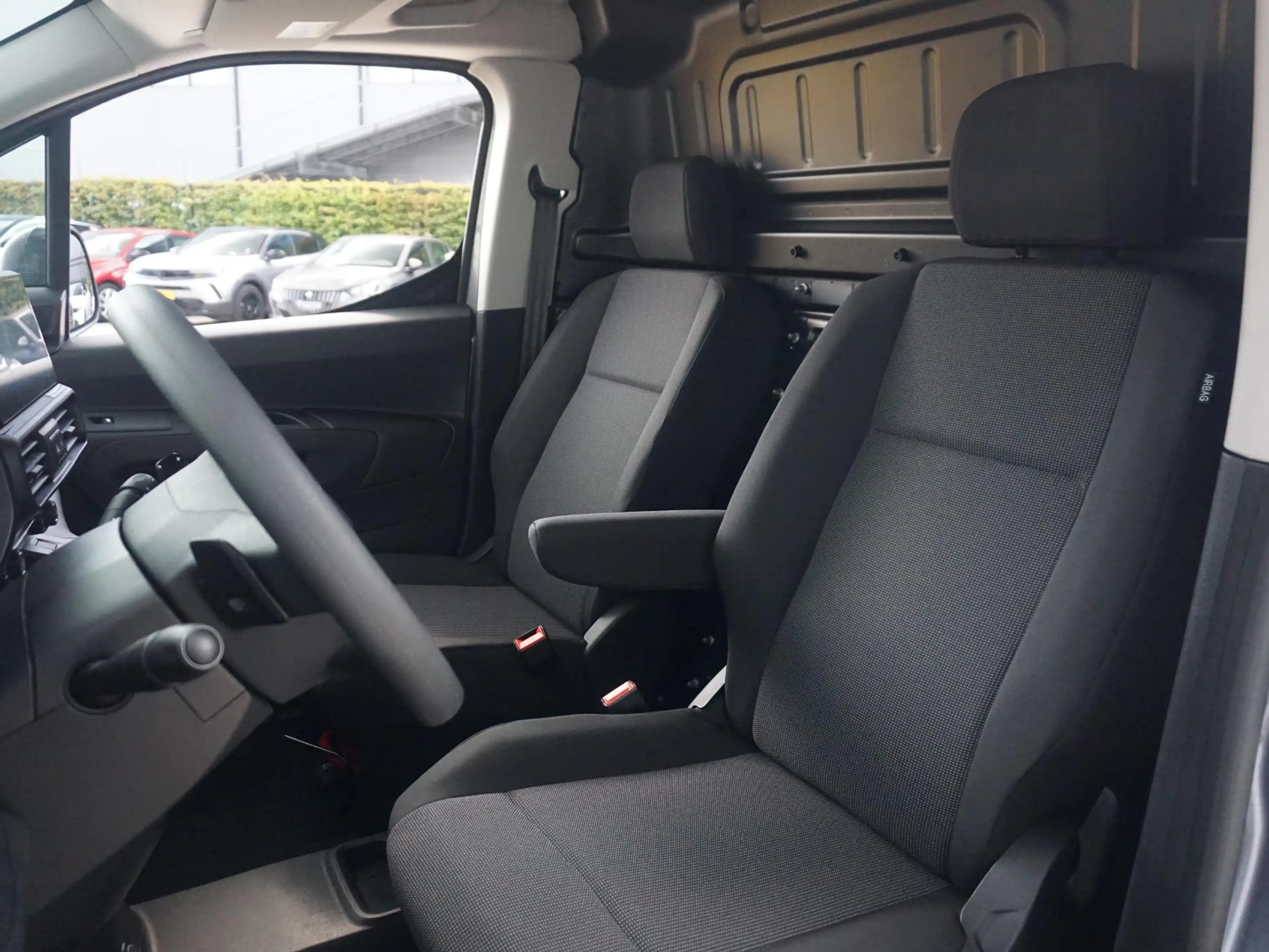 Opel Combo-e Electric L1 50kWh | camera | Apple Carplay/Android — photo 10