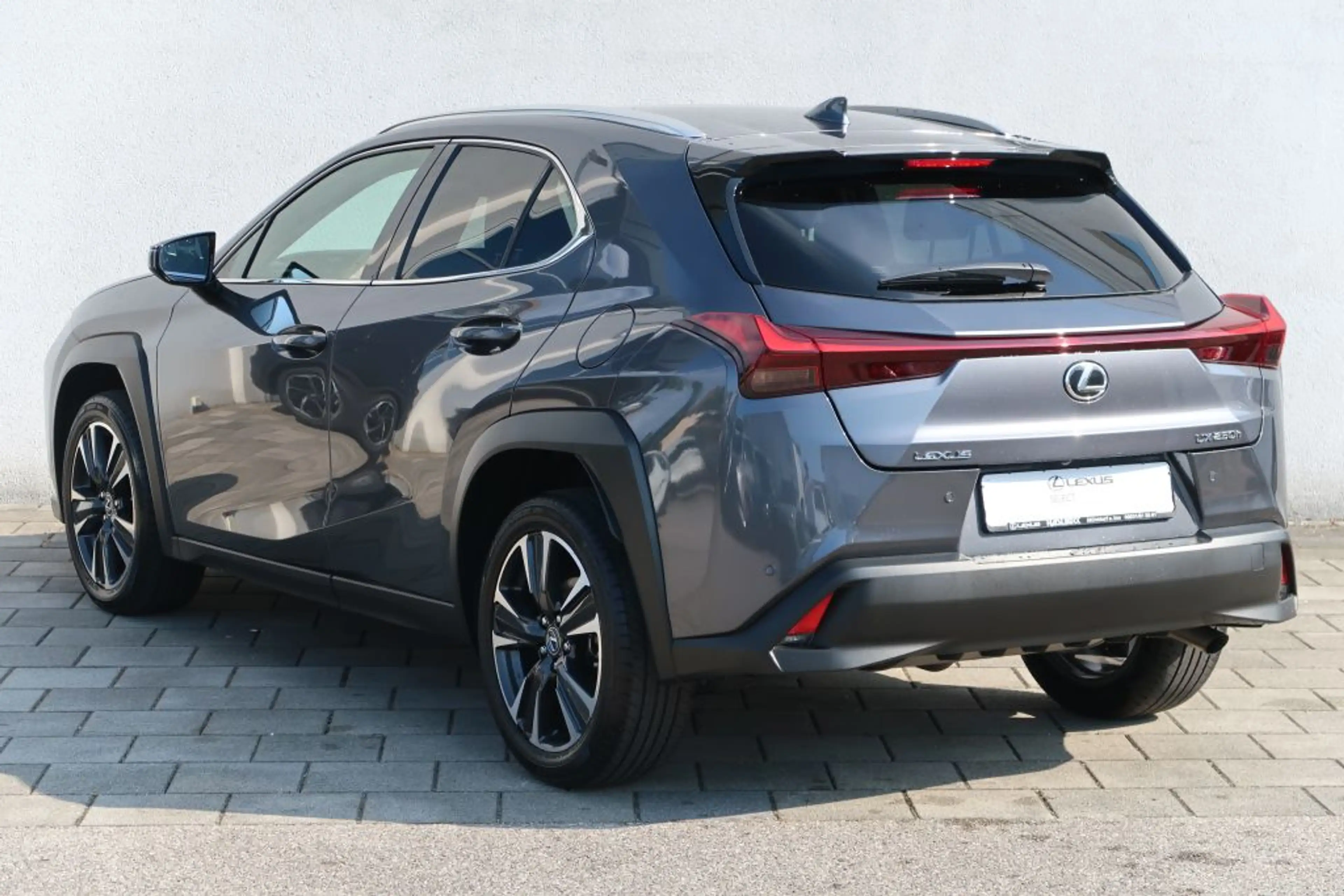 Lexus UX 250h Style Edition — photo 5