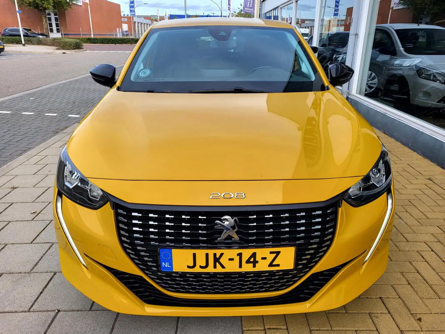 Peugeot 208 1.2 PureTech Allure Pack Geel - 2