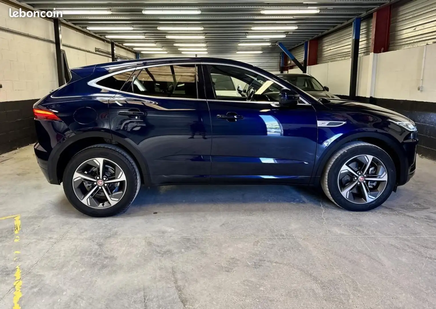 Jaguar E-Pace 2.0 P200 P 200ch FlexFuel Ethanol E85 + Essence MH Bleu - 2