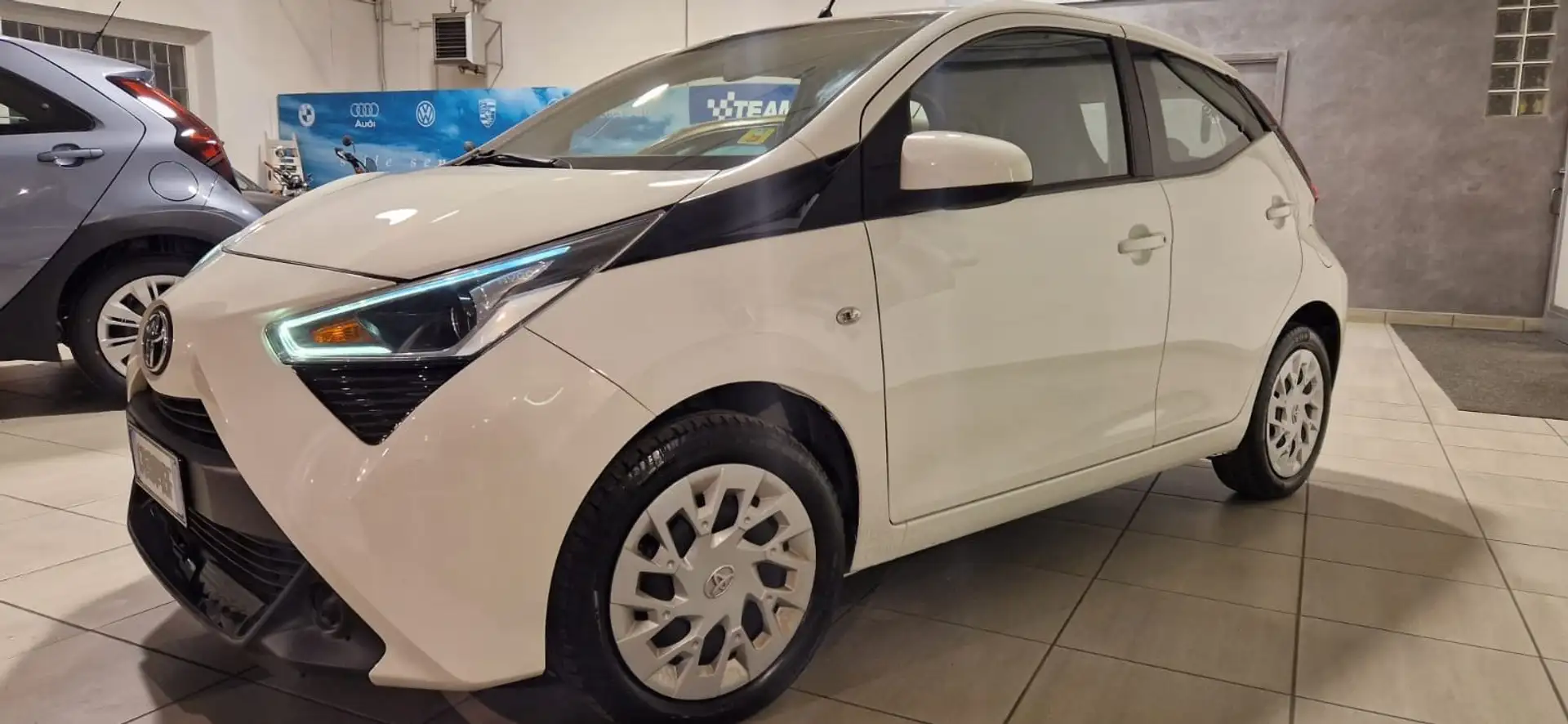 Toyota Aygo Aygo II 2018 5p 5p 1.0 x-trend 72cv Blanc - 1