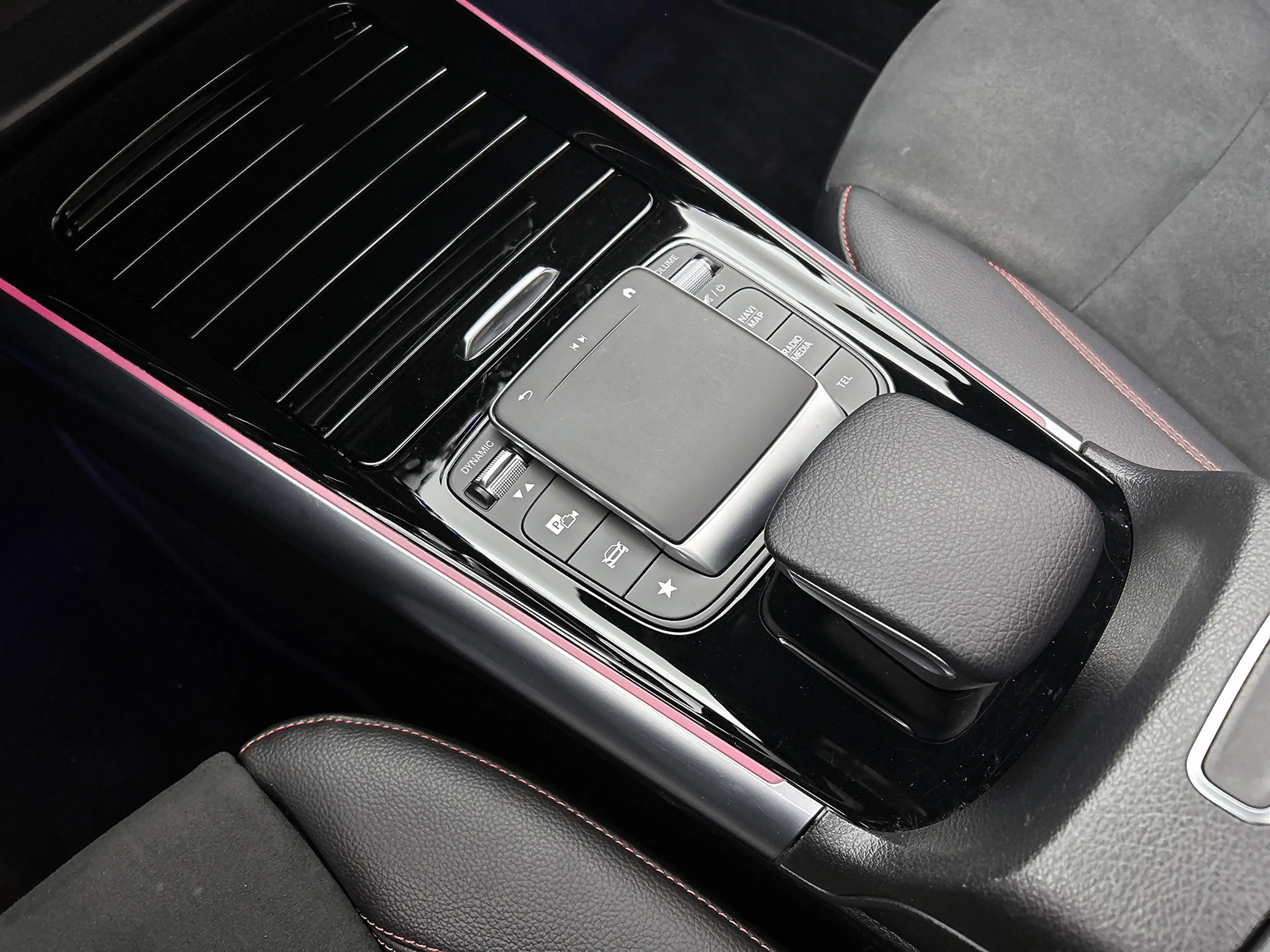 Mercedes-Benz B 200 AMG Nightpakket | Panoramadak | Sfeerverlichting | — photo 10
