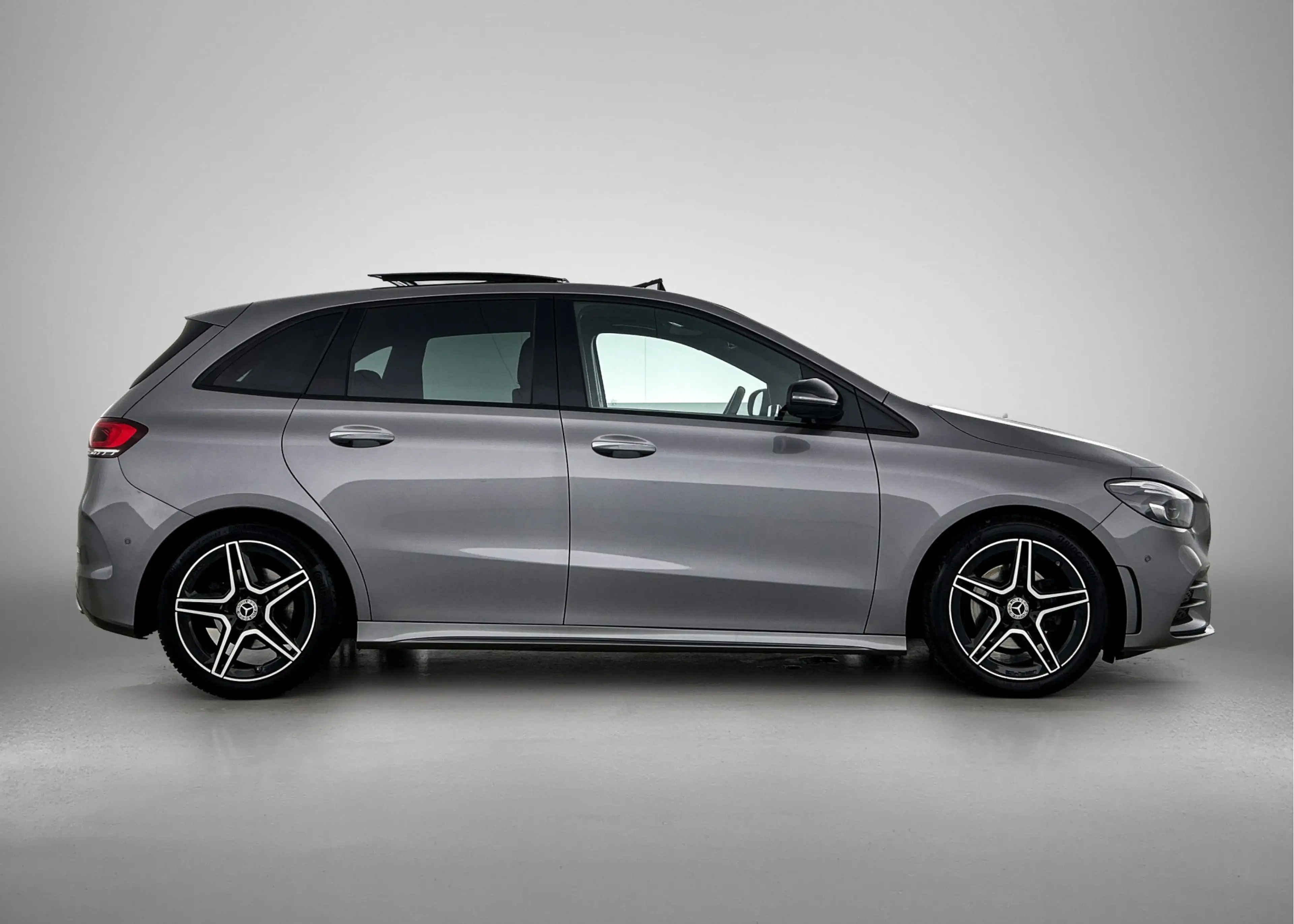 Mercedes-Benz B 200 AMG Nightpakket | Panoramadak | Sfeerverlichting | — photo 13