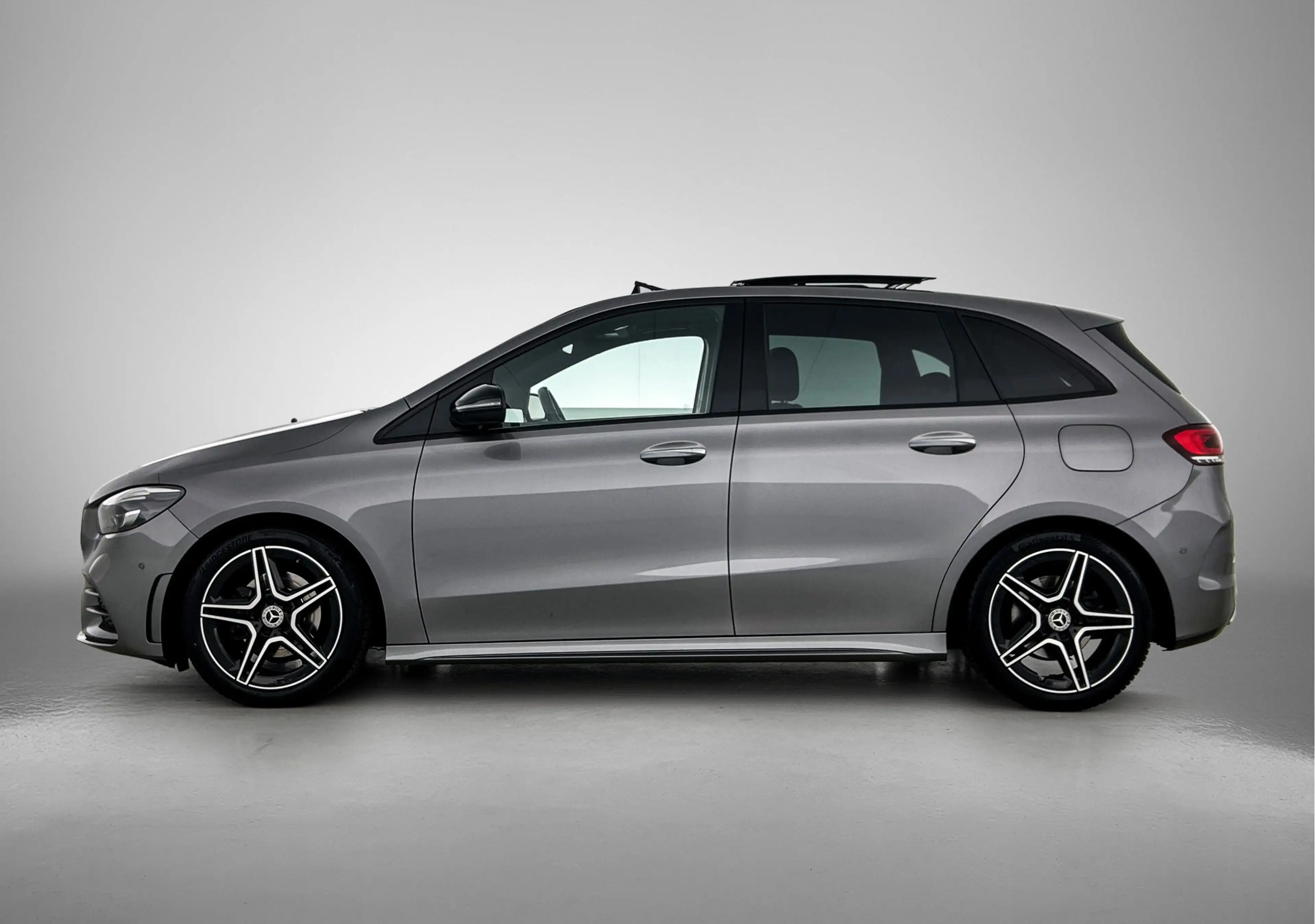 Mercedes-Benz B 200 AMG Nightpakket | Panoramadak | Sfeerverlichting | — photo 3