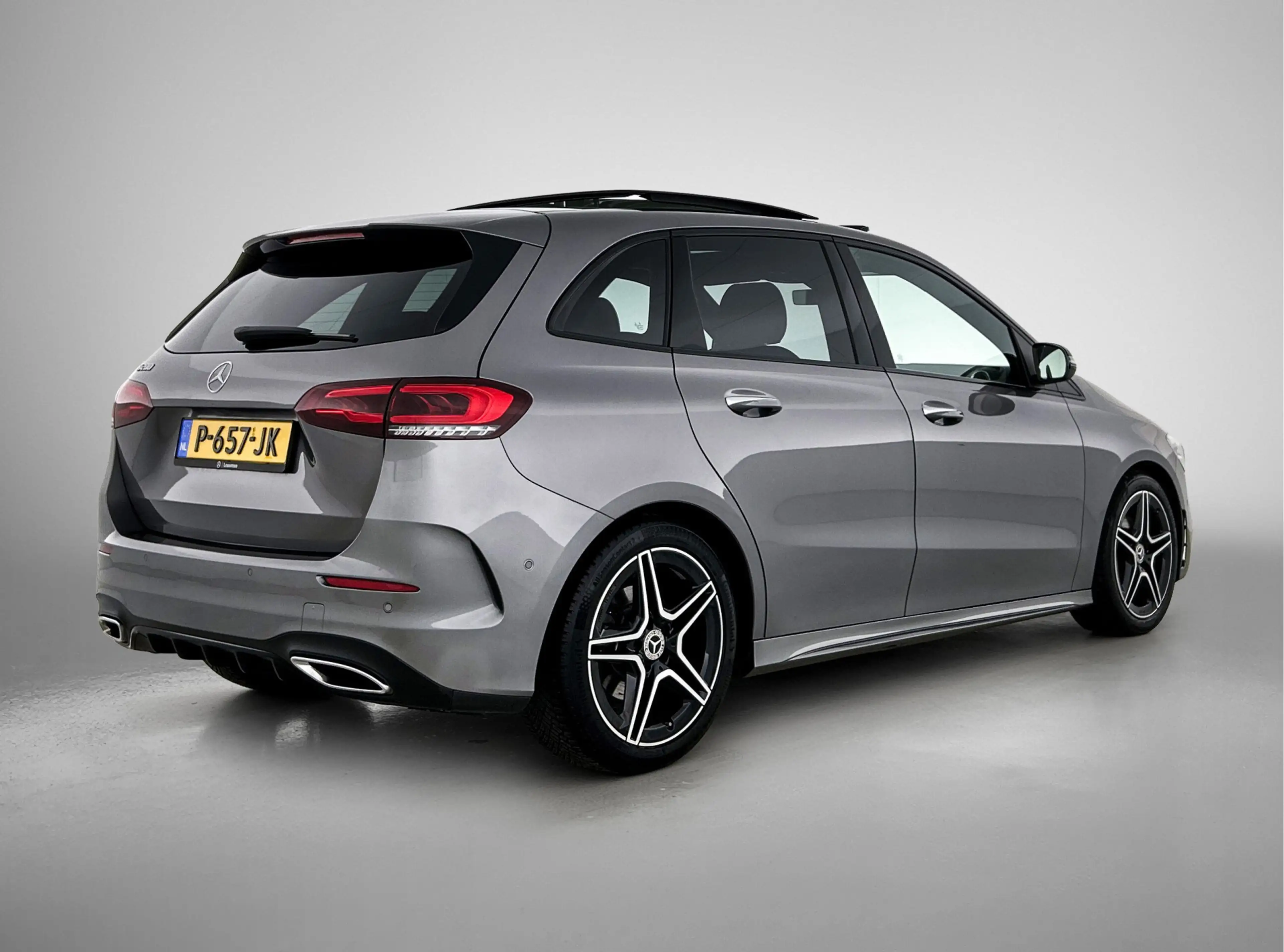 Mercedes-Benz B 200 AMG Nightpakket | Panoramadak | Sfeerverlichting | — photo 2