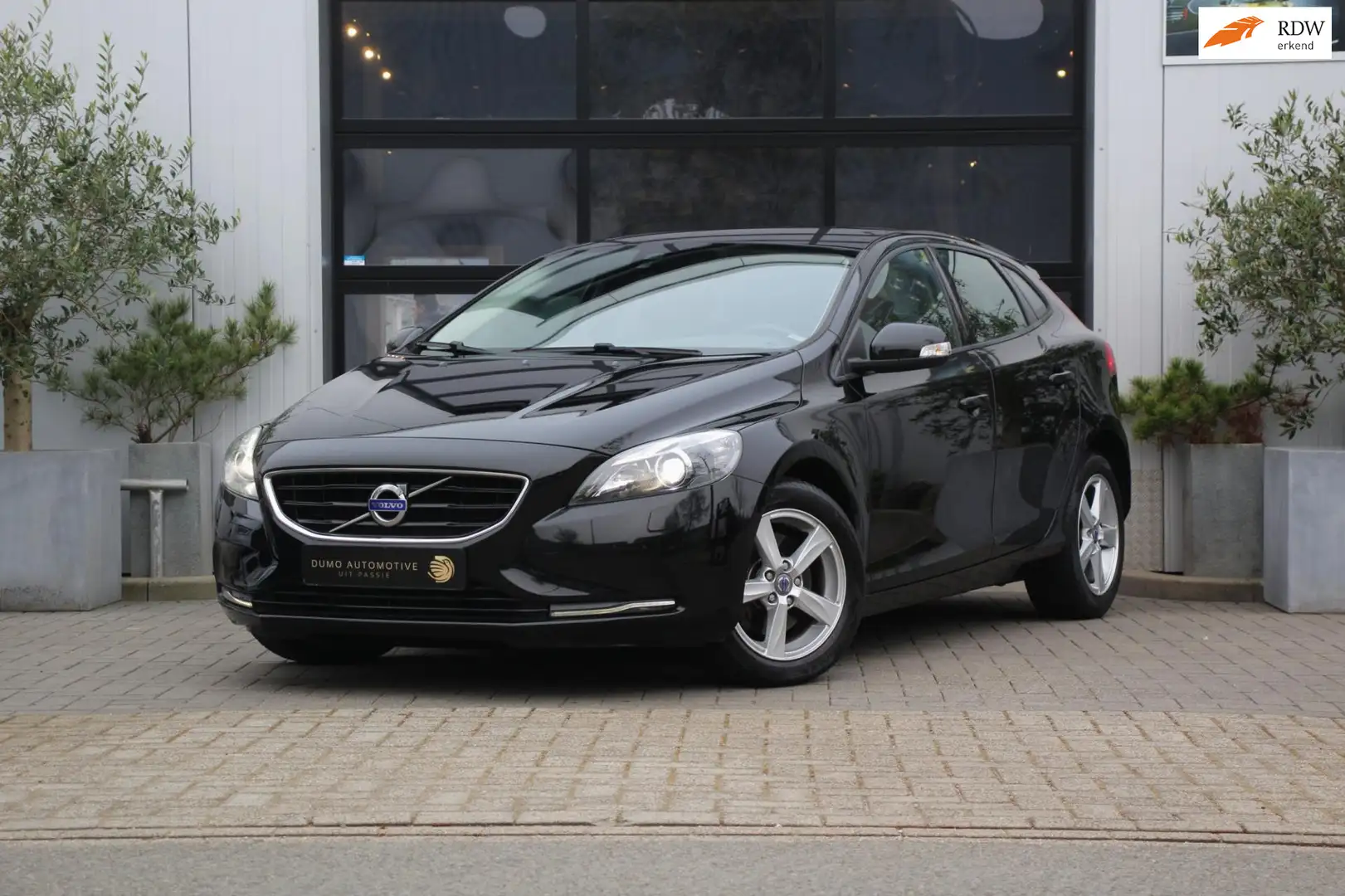 Volvo V40 1.6 T2 You! INC BTW - XENON - CRUISE - PDC - HIGH Negro - 1