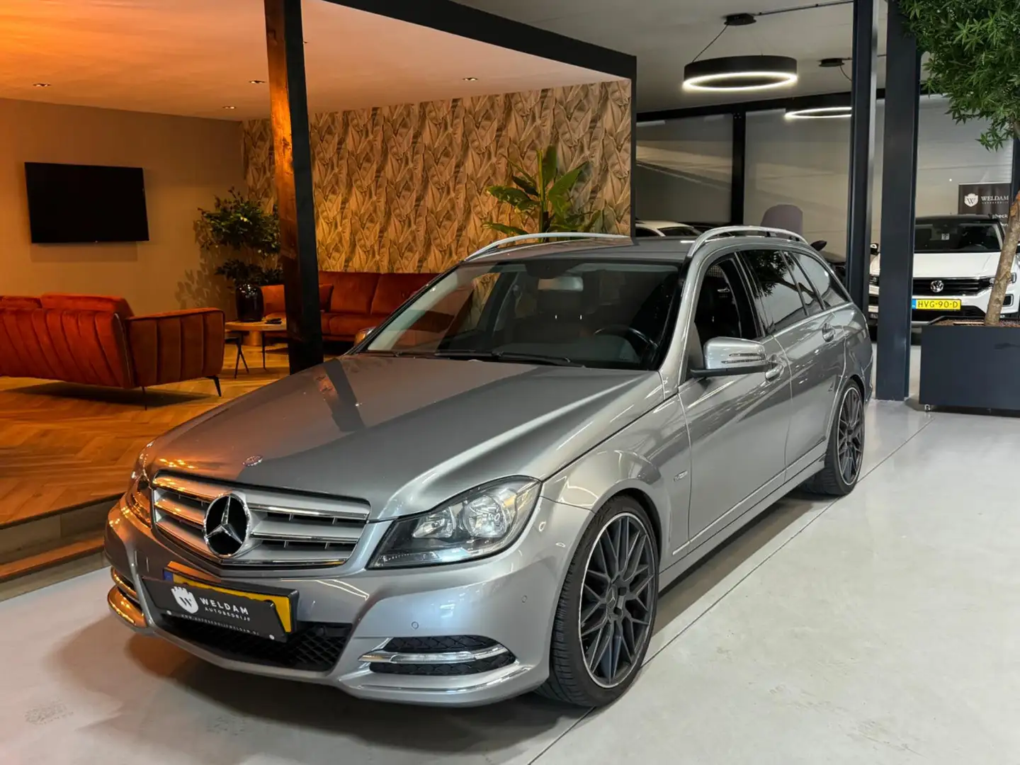 Mercedes-Benz C 180 Estate Premium Edition NAP Trekhaak Parkeersensore Grijs - 2
