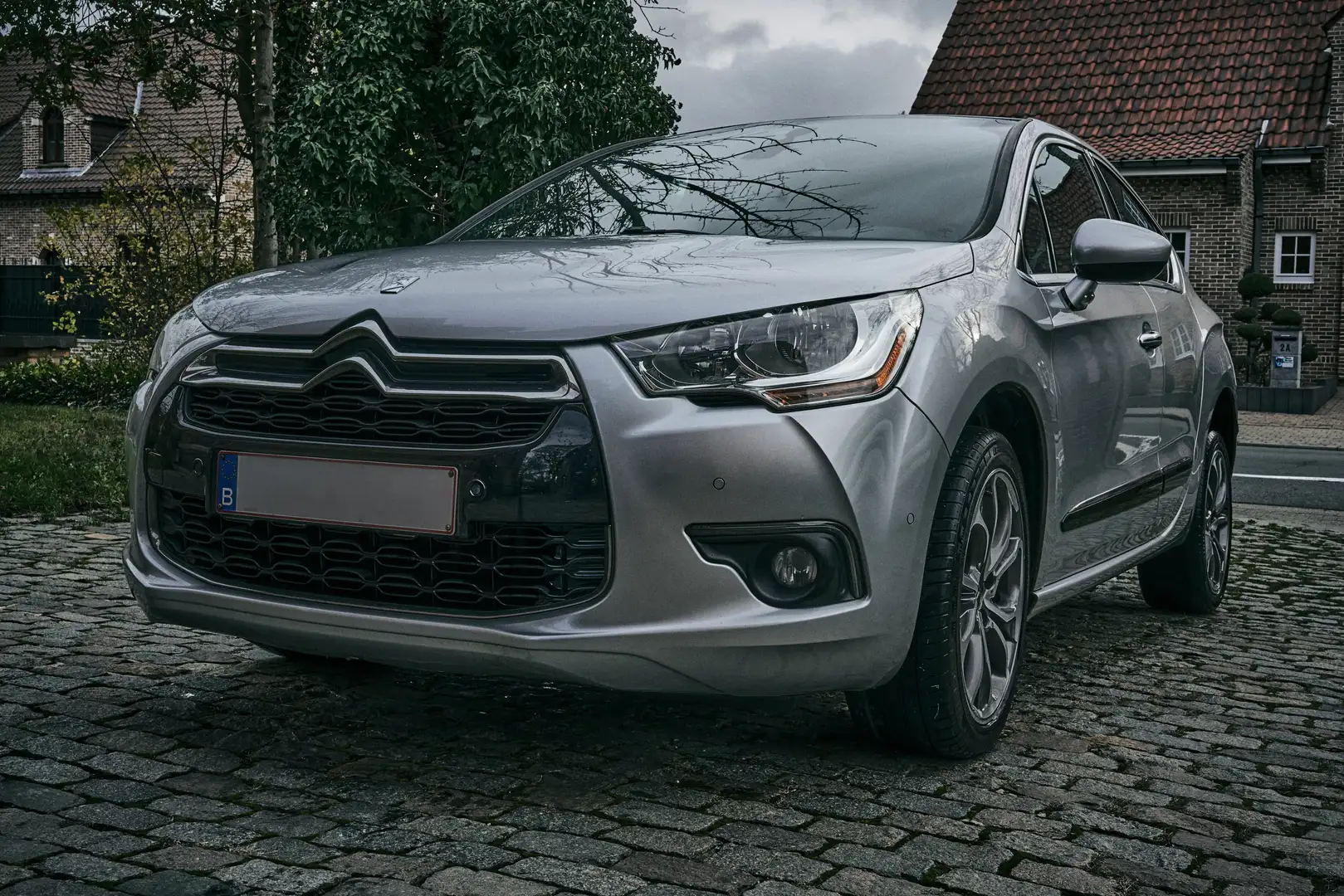 DS Automobiles DS 4 2.0 Blue HDI SPORT CHIC Zilver - 2