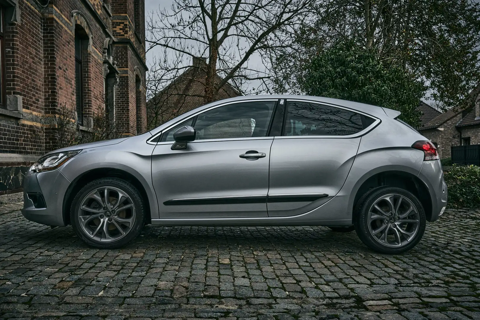 DS Automobiles DS 4 2.0 Blue HDI SPORT CHIC Zilver - 1