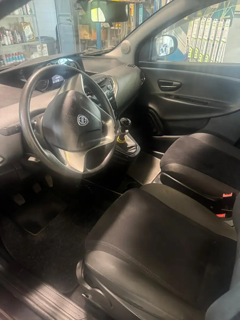 Lancia Ypsilon Ypsilon 1.2 8v Gold s Nero - 2