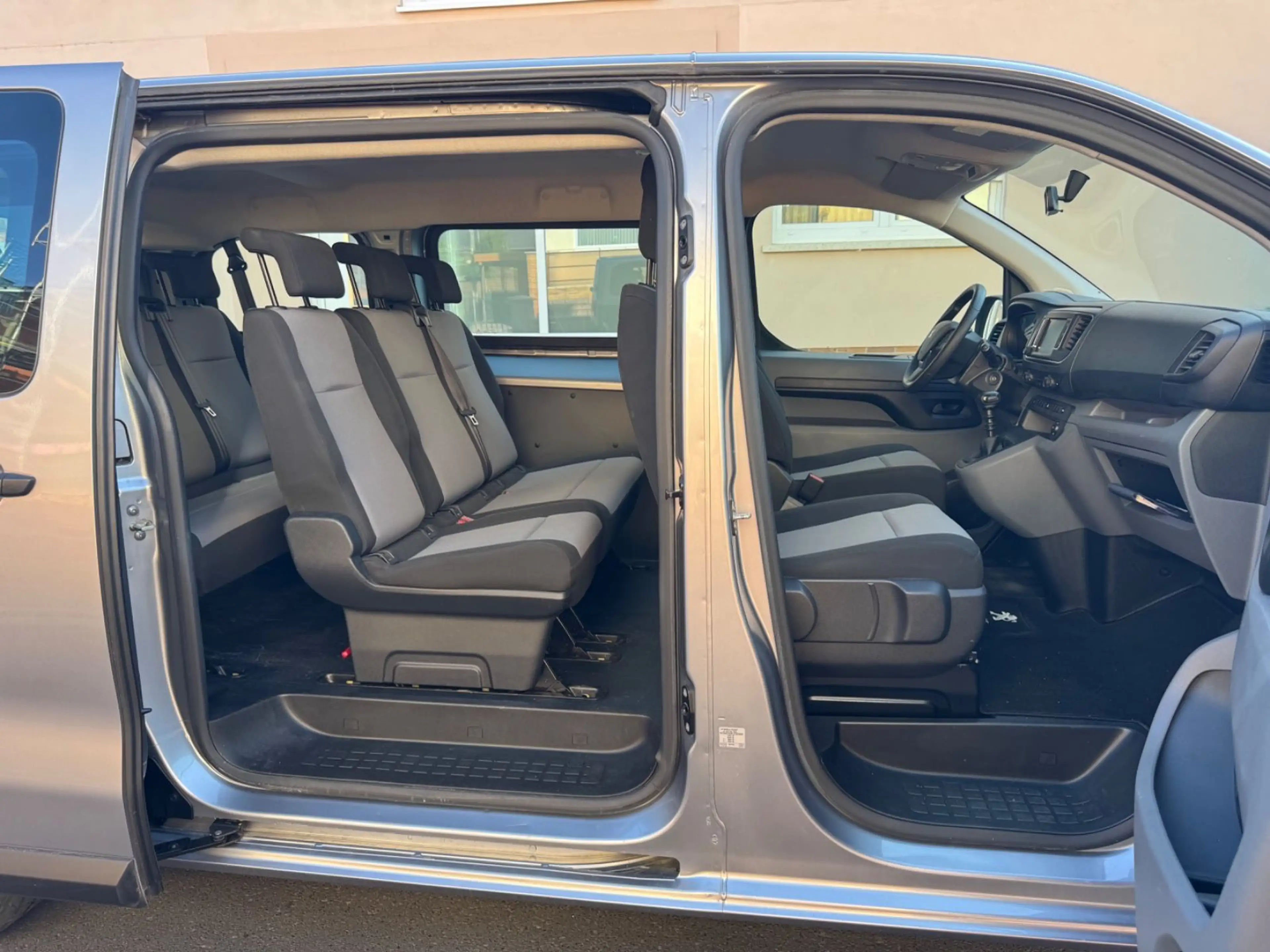 Peugeot Expert Traveller L2 8Sitzer 2xPDC+NAVI+Tempomat