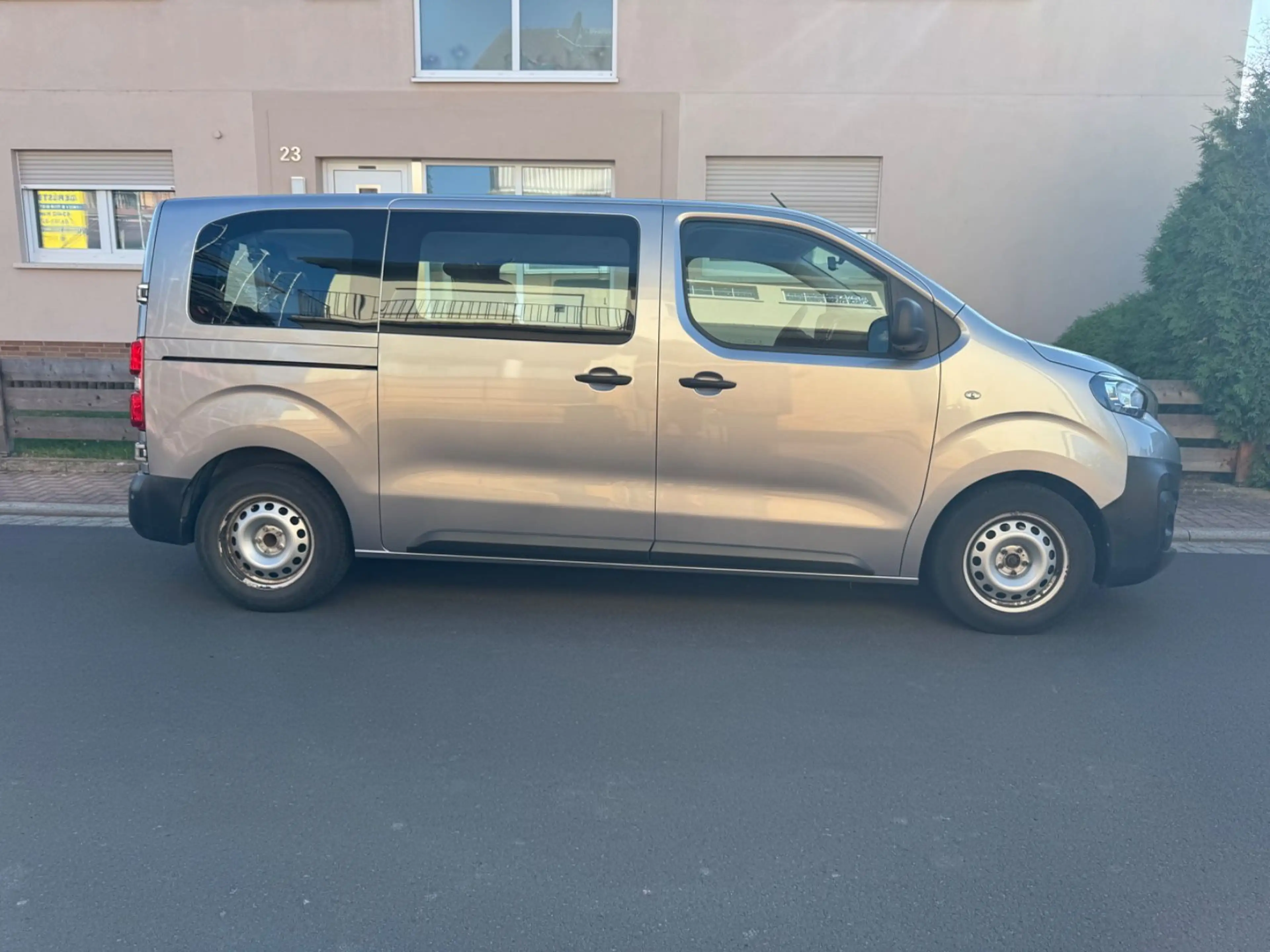 Peugeot Expert Traveller L2 8Sitzer 2xPDC+NAVI+Tempomat — photo 3
