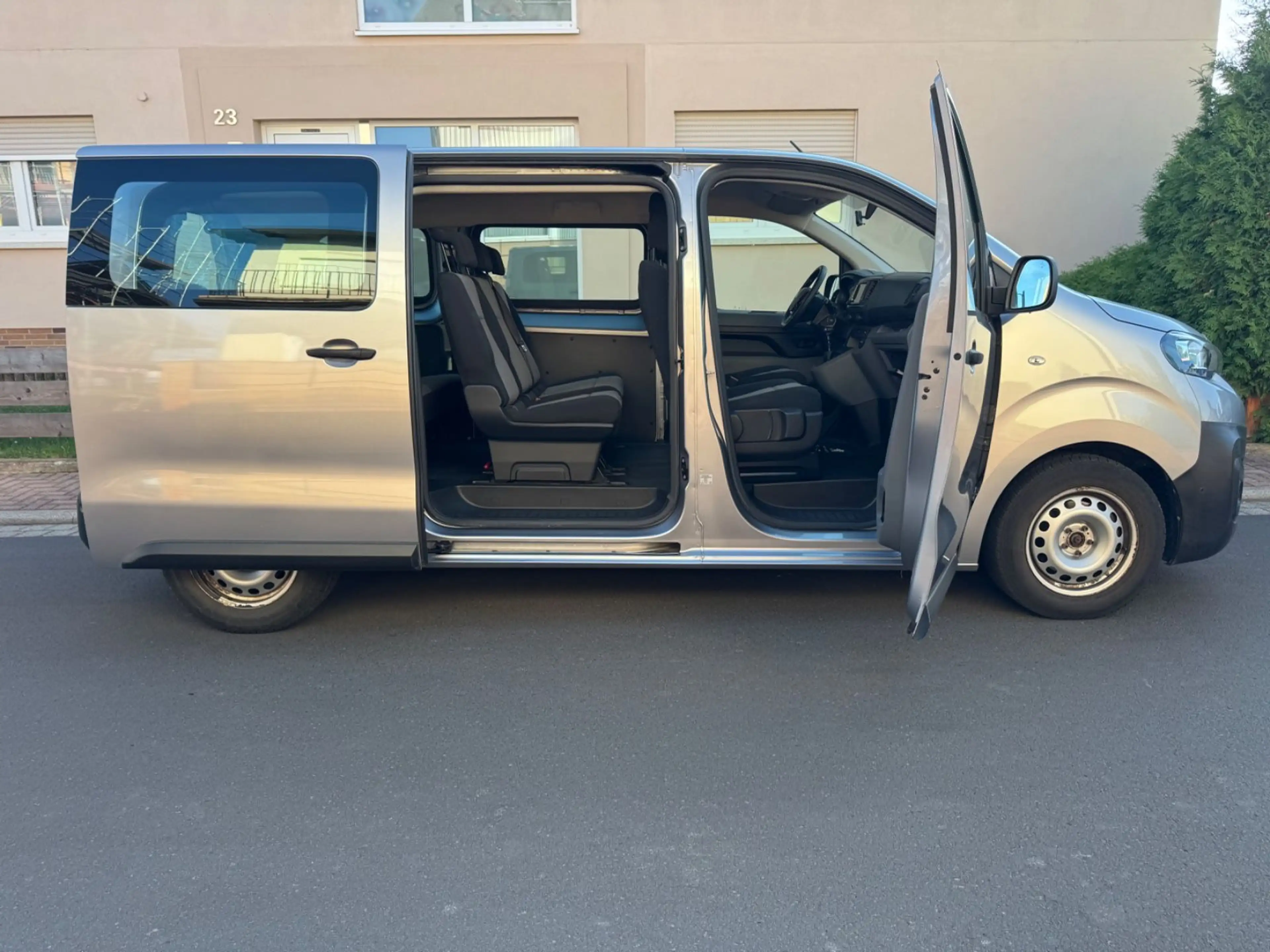 Peugeot Expert Traveller L2 8Sitzer 2xPDC+NAVI+Tempomat — photo 2