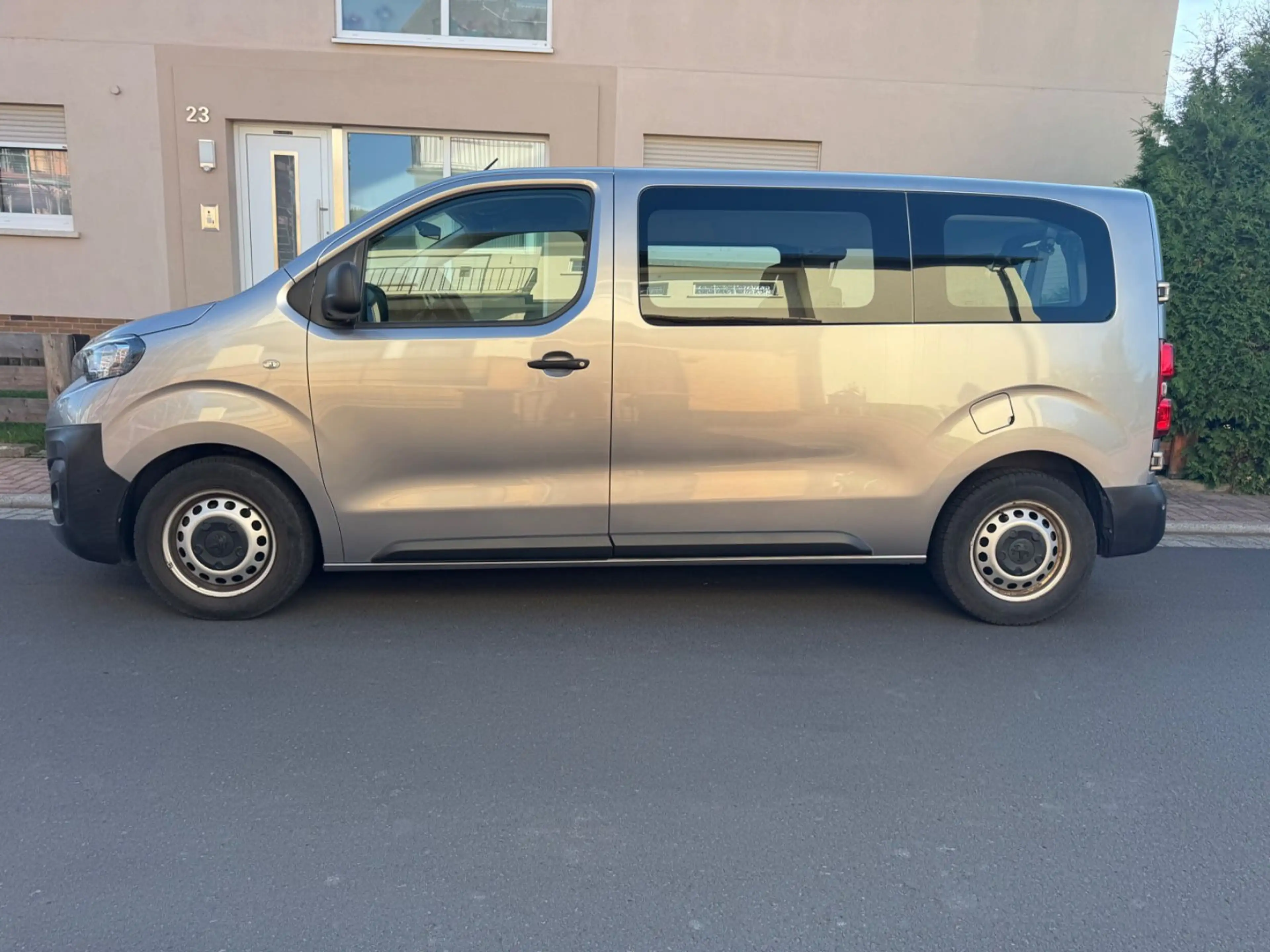 Peugeot Expert Traveller L2 8Sitzer 2xPDC+NAVI+Tempomat — photo 4