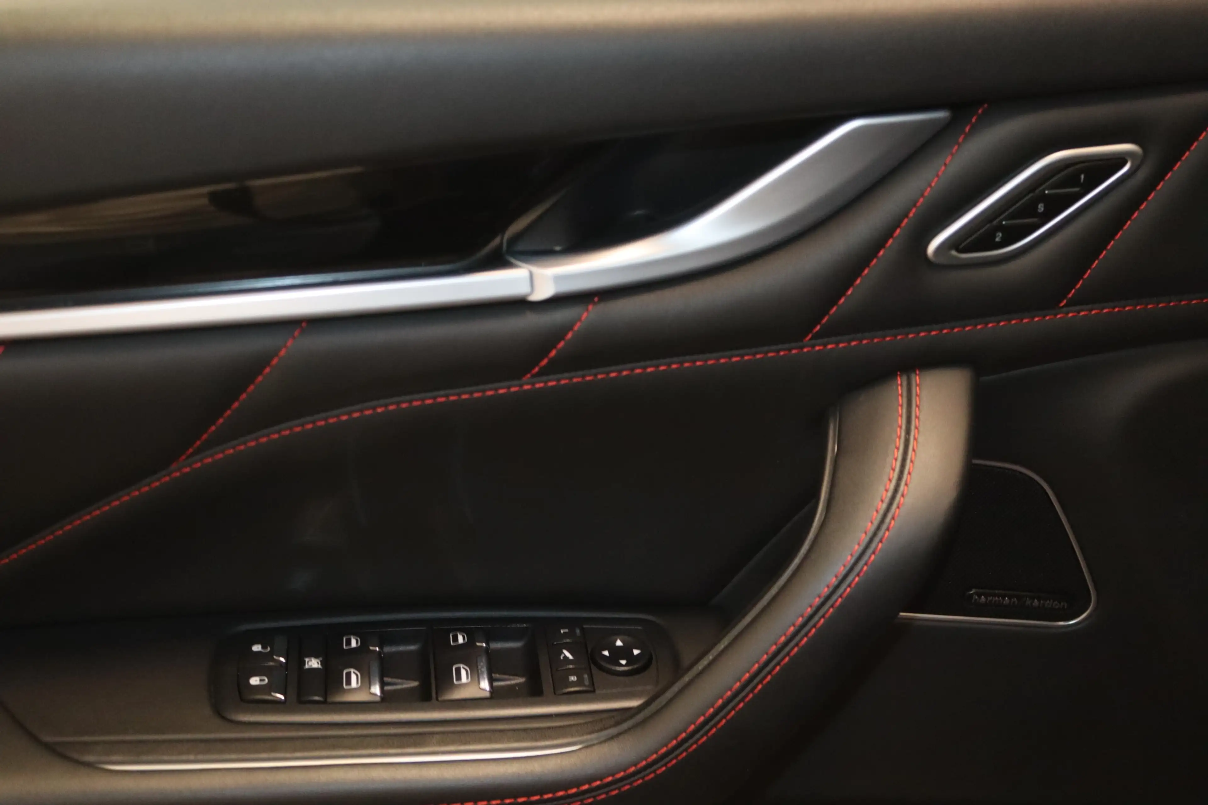 Maserati Levante Diesel Gran Sport-NAV-XENON-LEDER-360°- — photo 12