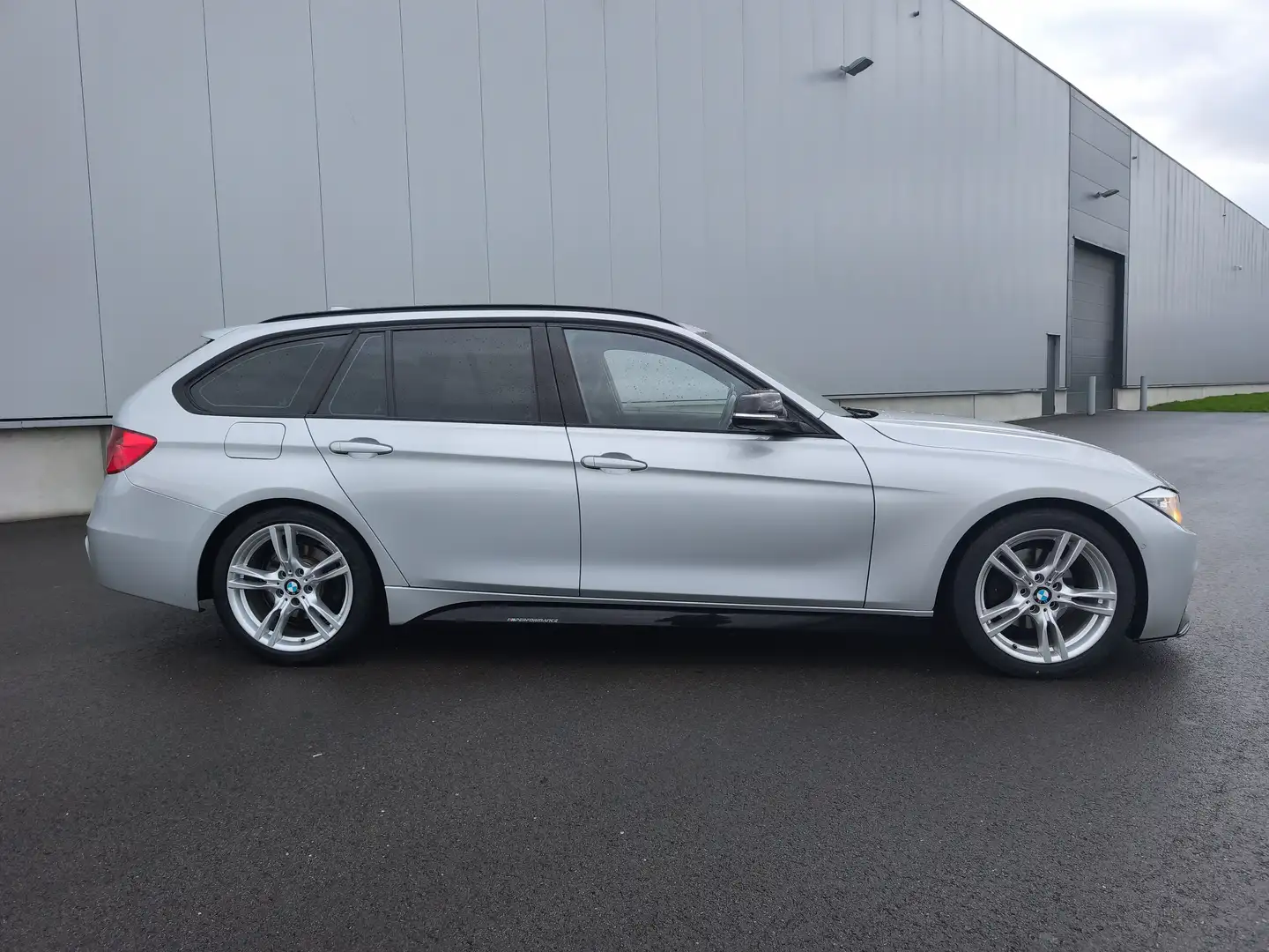 BMW 320 Touring 320 d - 1