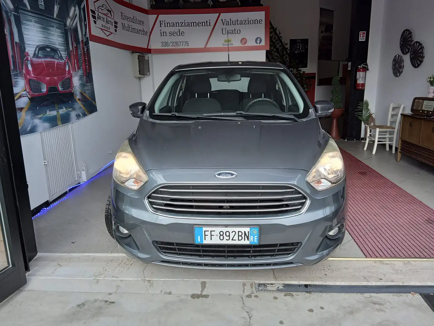 Ford Ka/Ka+ Ka III + 2017 5p Ka + 1.2 70cv Gris - 1