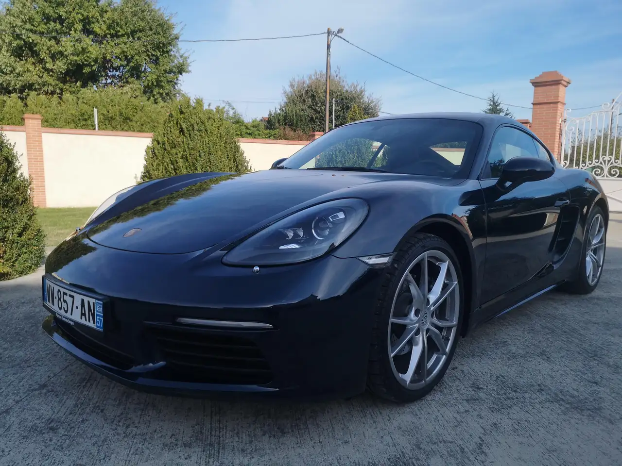 Porsche 718 Cayman — photo 1 of 7