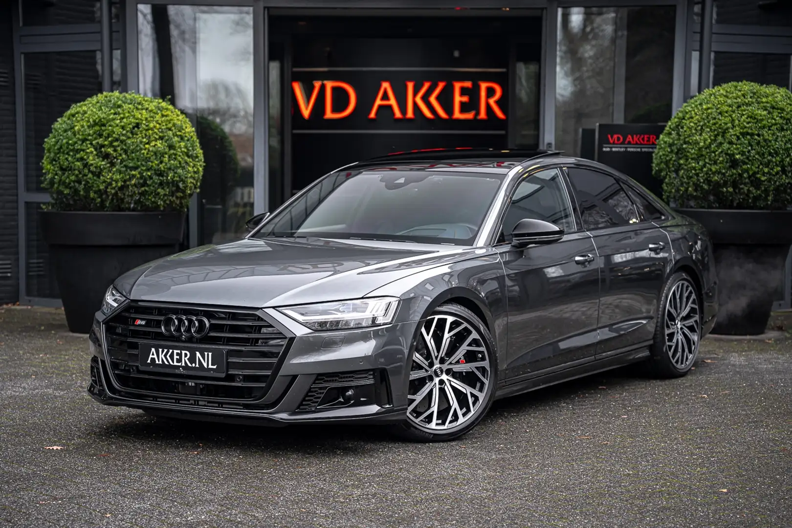 Audi S8 4.0-V8 NP.255k | Keram. Schijven | 4x El. Stoelen Grau - 1