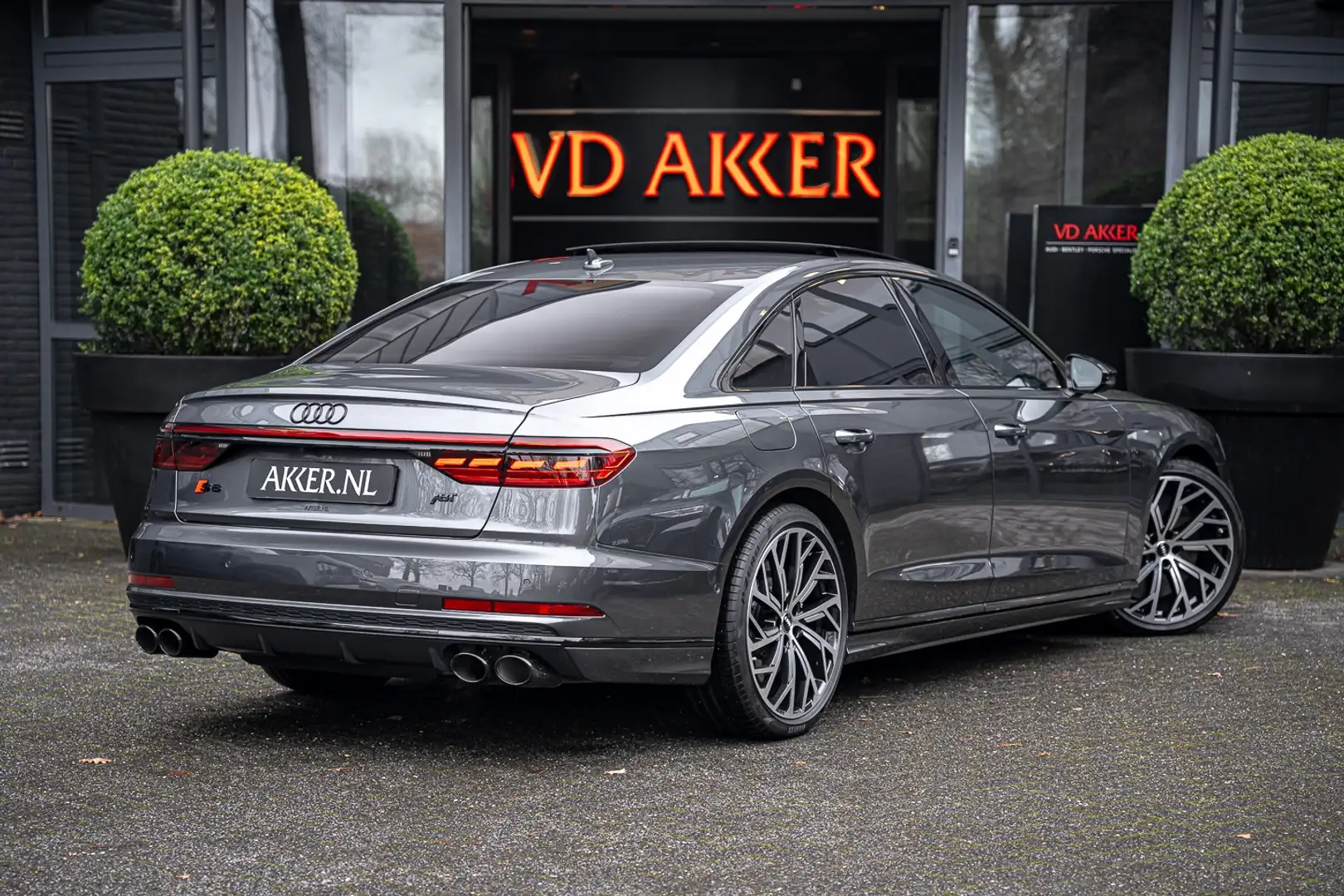 Audi S8 4.0-V8 NP.255k | Keram. Schijven | 4x El. Stoelen Grau - 2